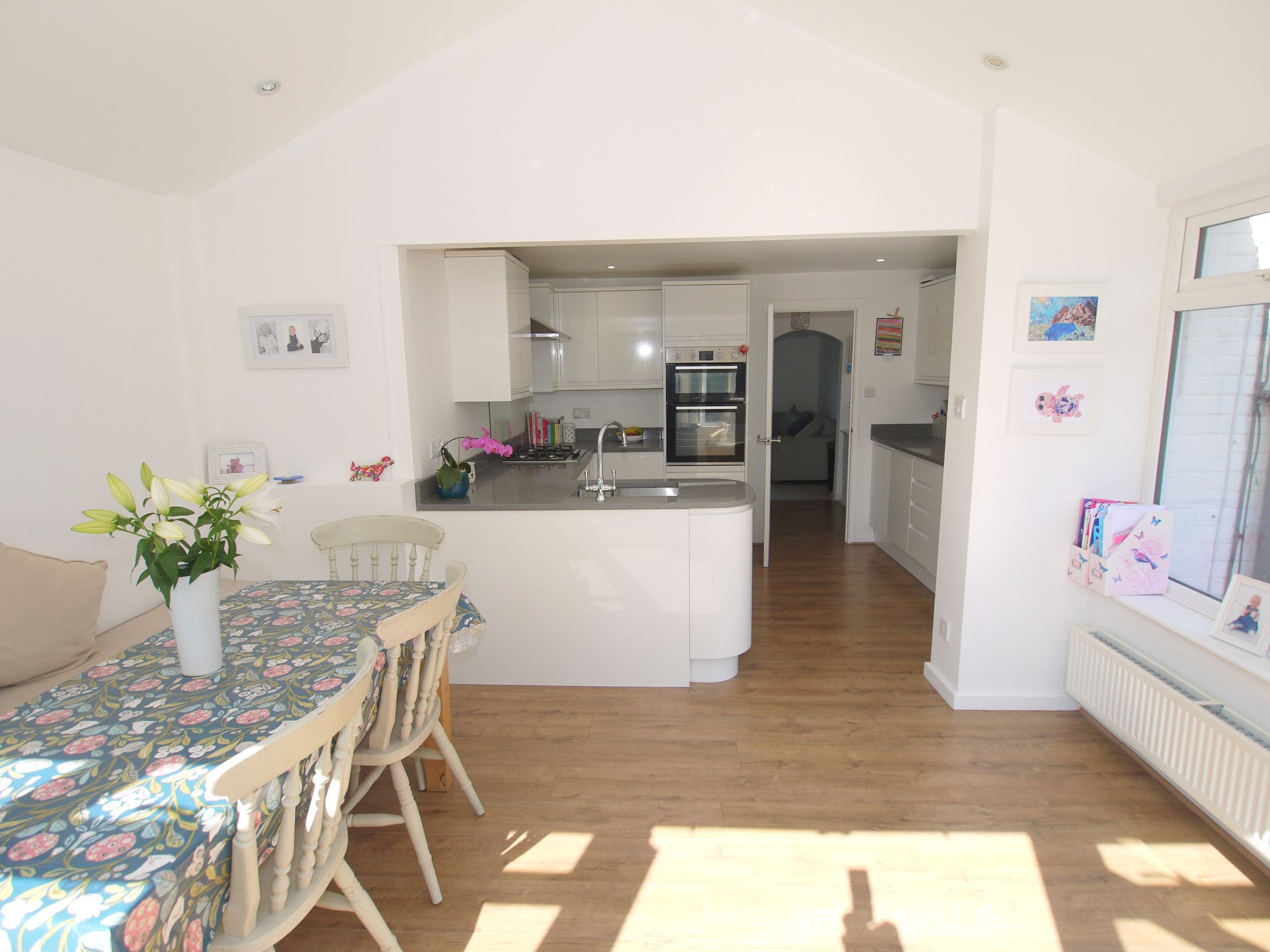 3 bedroom semi-detached house Sold in Sevenoaks - Photograph 4