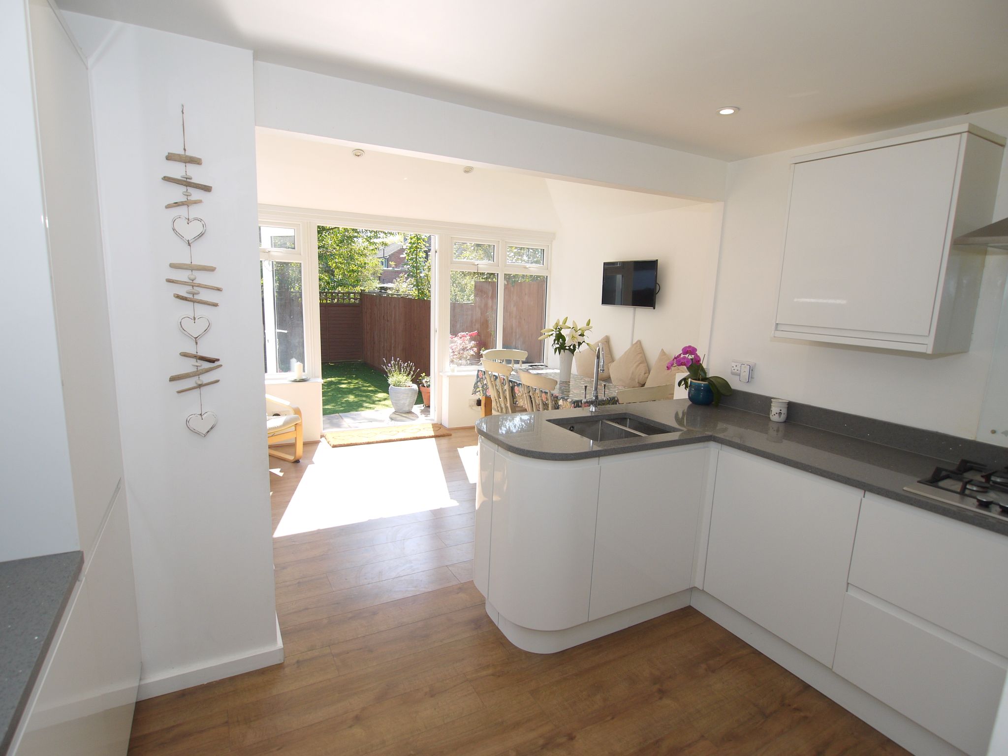 3 bedroom semi-detached house Sold in Sevenoaks - Photograph 2