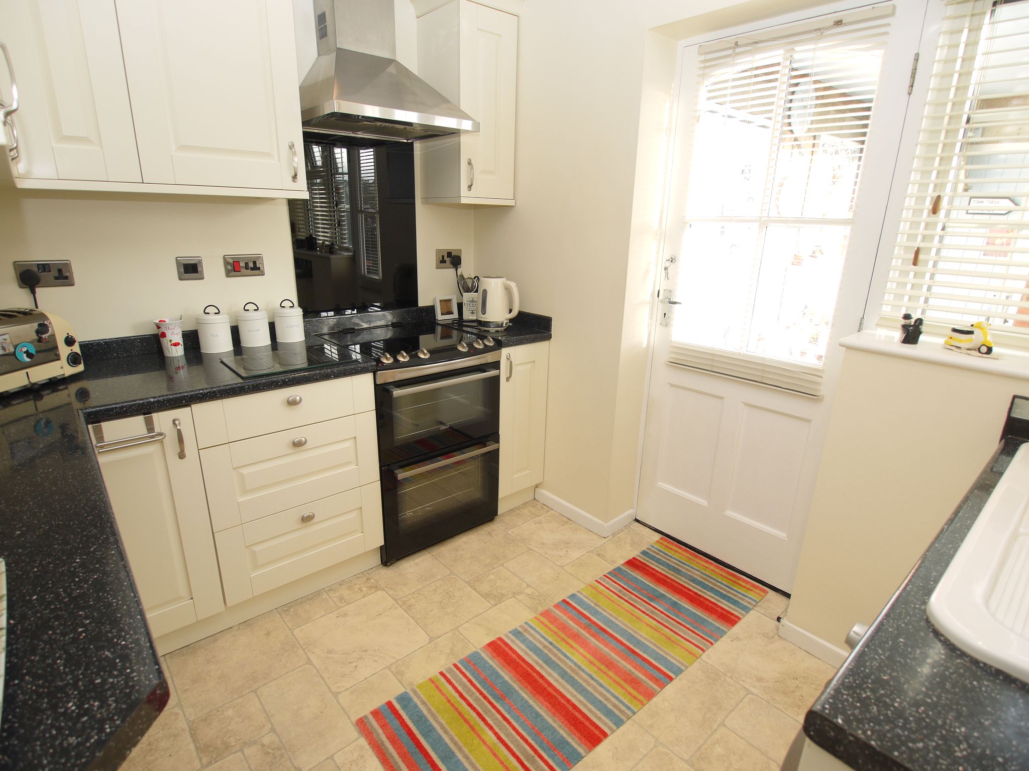 3 bedroom semi-detached house For Sale in Sevenoaks - Photograph 3