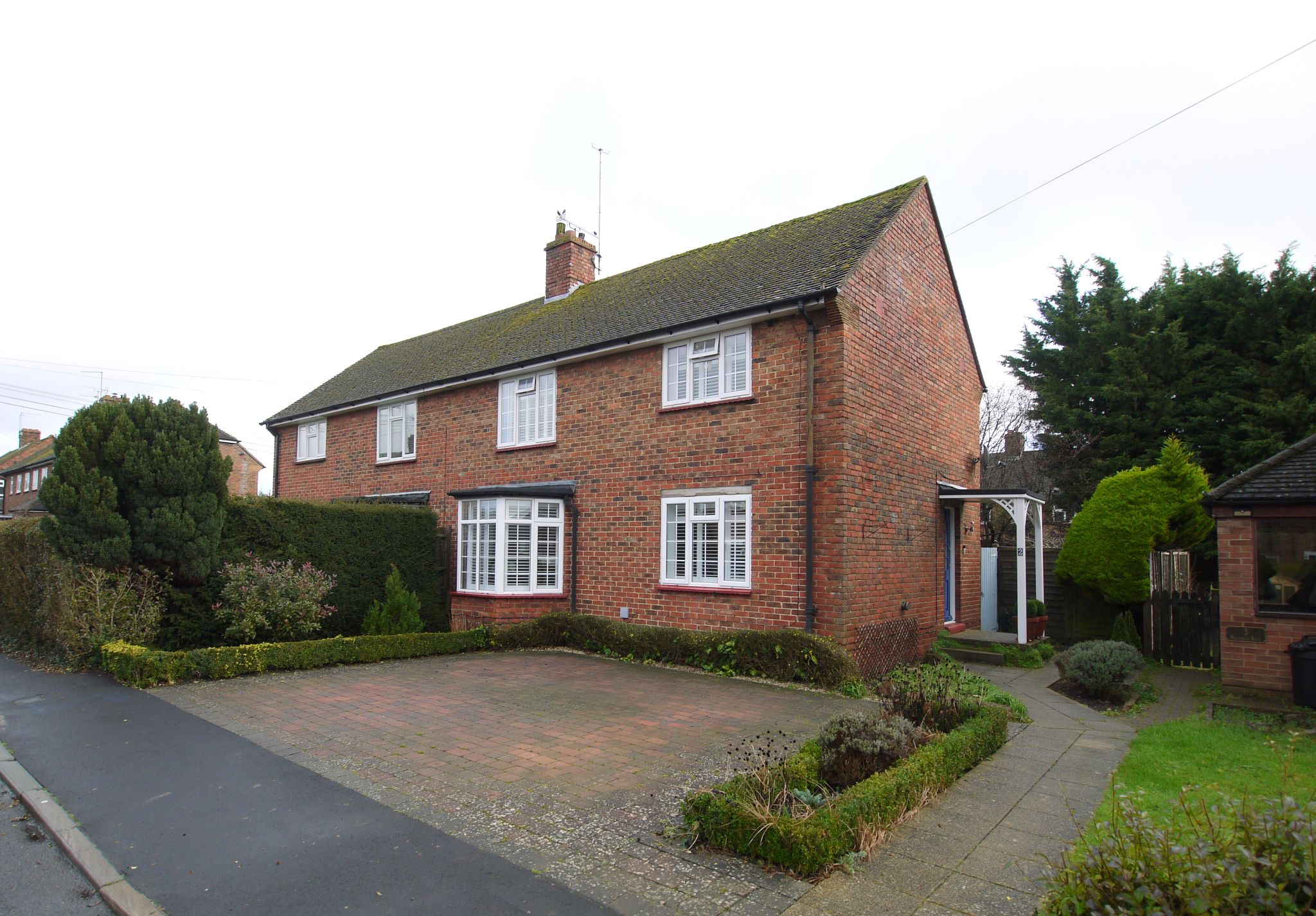 3 bedroom semi-detached house For Sale in Sevenoaks - Photograph 1