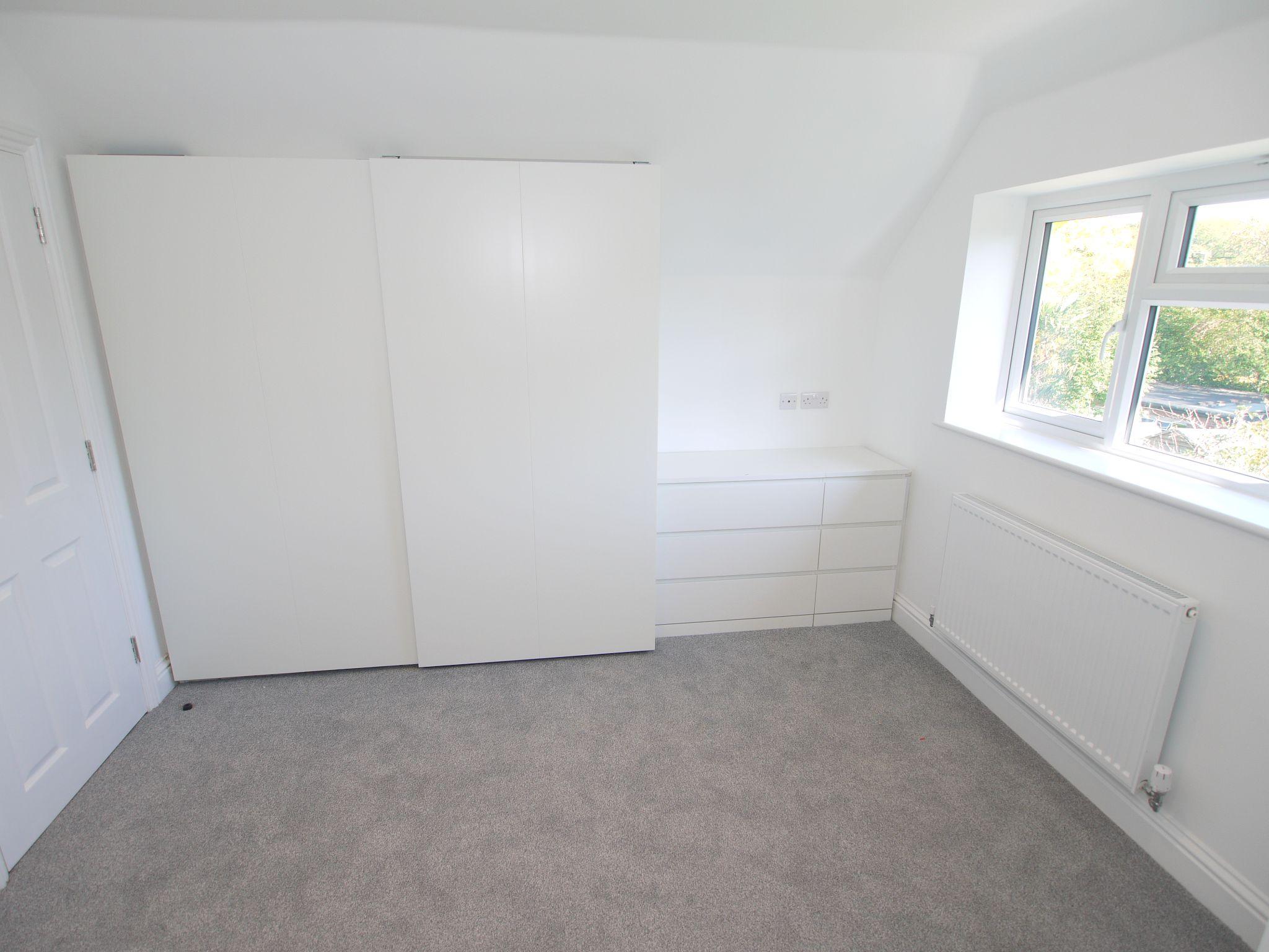2 bedroom end terraced house Sold in Sevenoaks - Photograph 7