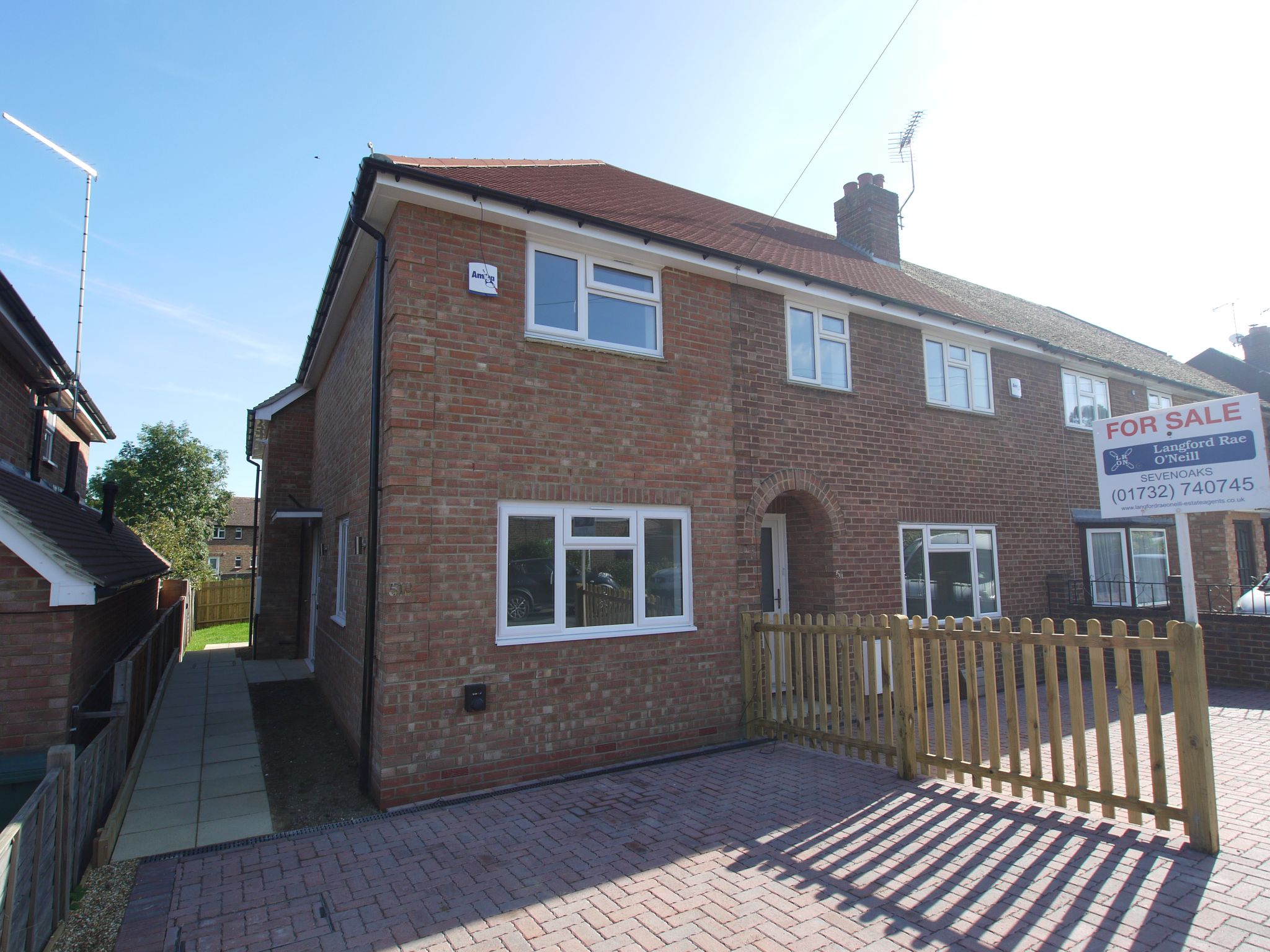 2 bedroom end terraced house Sold in Sevenoaks - Photograph 1
