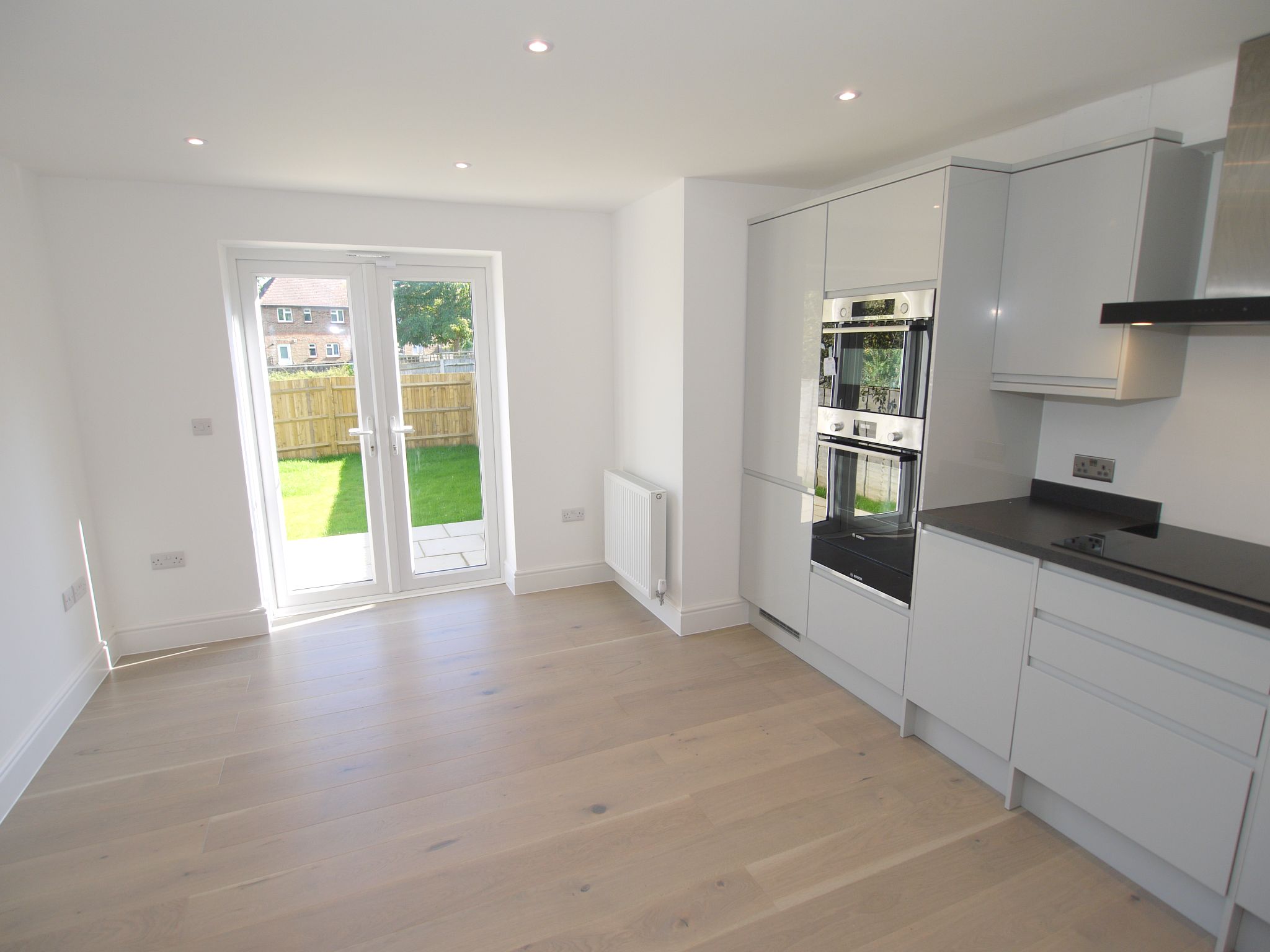 2 bedroom end terraced house Sold in Sevenoaks - Photograph 4