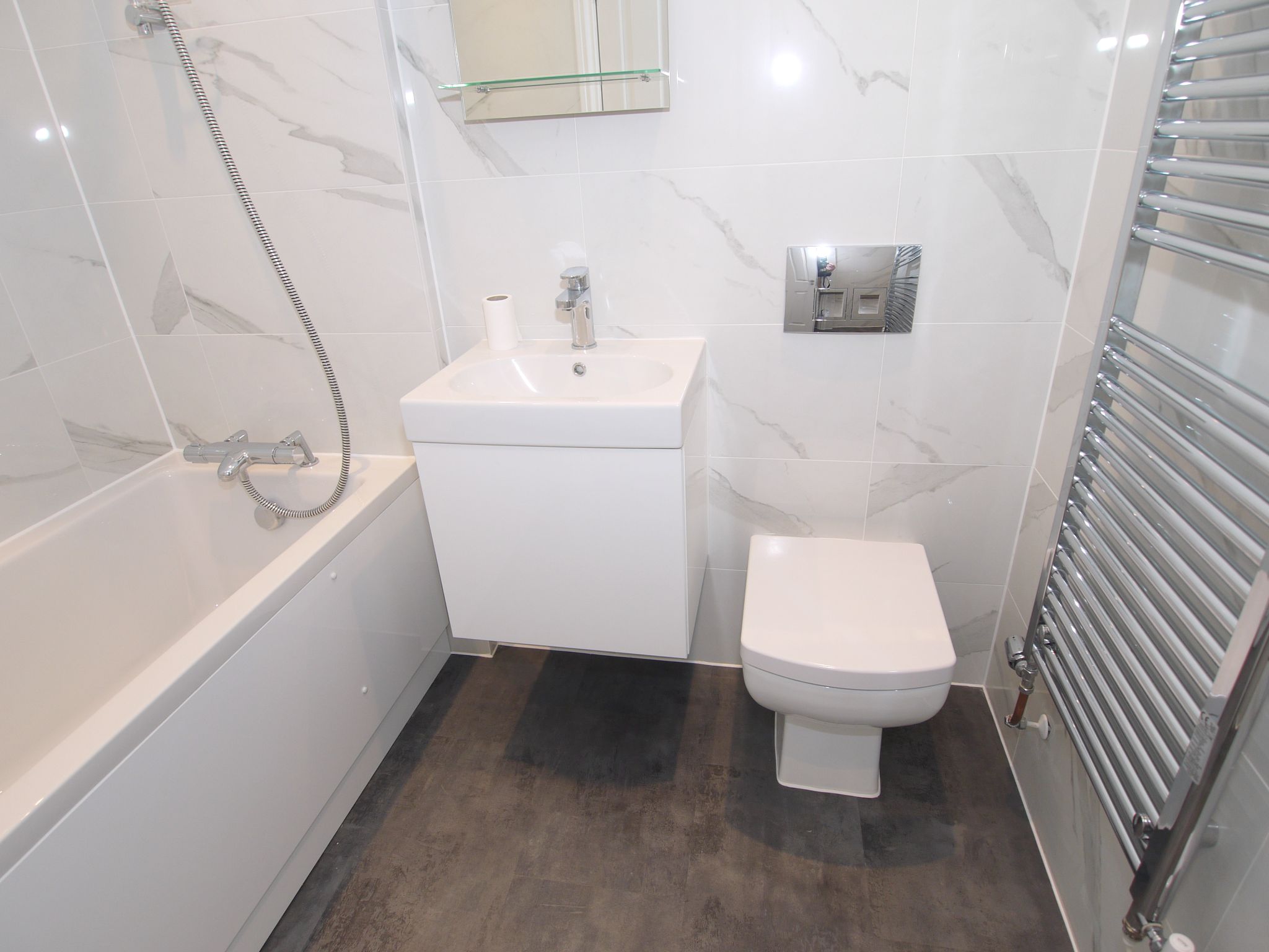 2 bedroom end terraced house Sold in Sevenoaks - Photograph 9