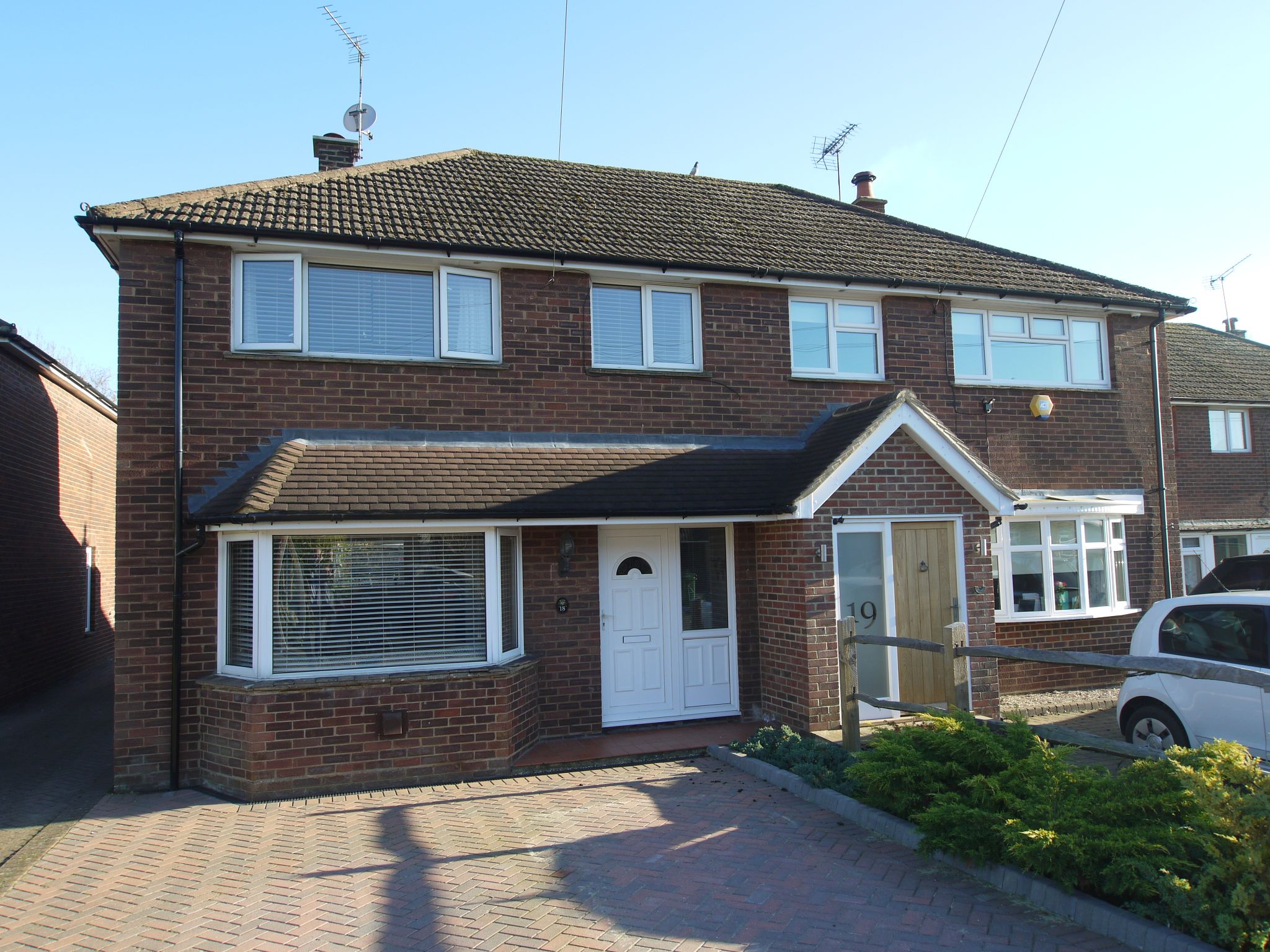 3 bedroom semi-detached house Sold in Sevenoaks - Photograph 1