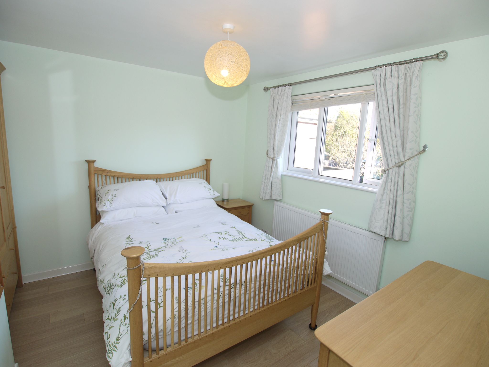 3 bedroom semi-detached house Sold in Sevenoaks - Photograph 3