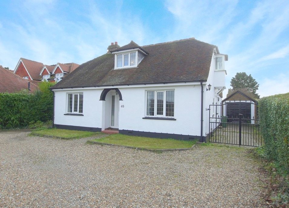 4 bedroom detached house Sold in Sevenoaks - Photograph 1