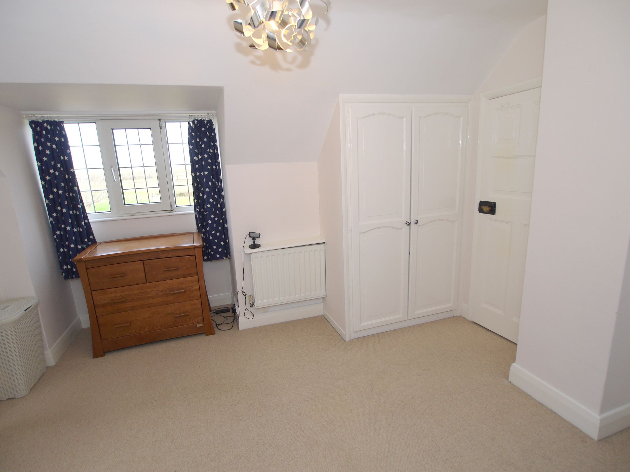 4 bedroom detached house Sold in Sevenoaks - Photograph 6