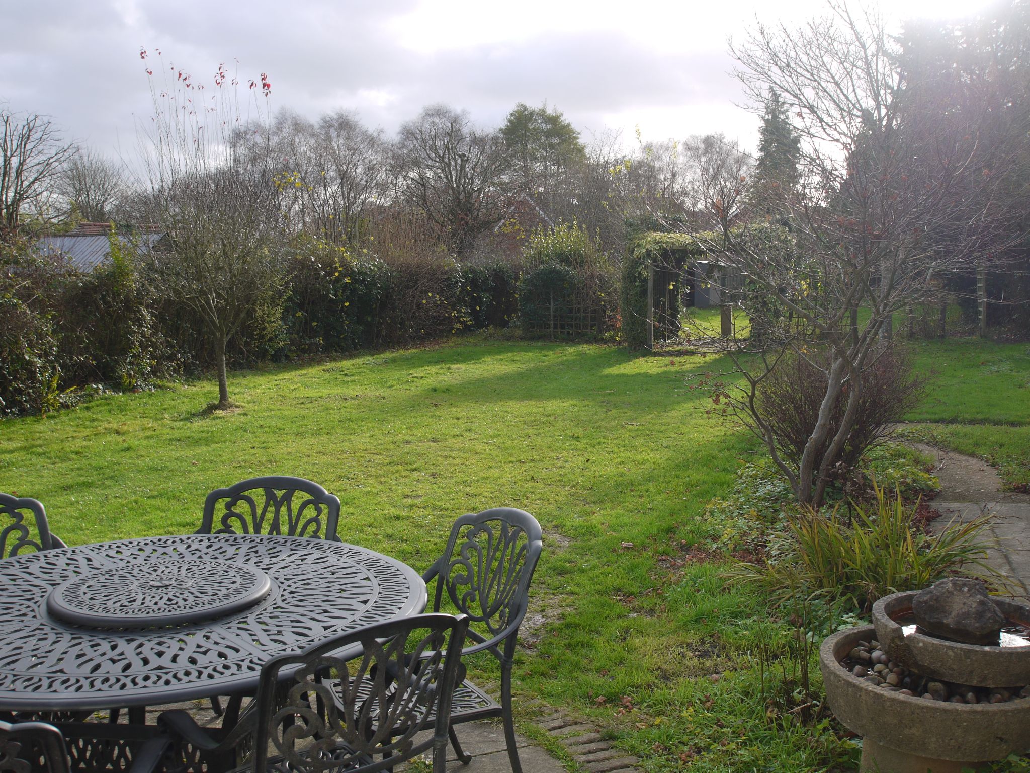 4 bedroom detached house Sold in Sevenoaks - Photograph 4