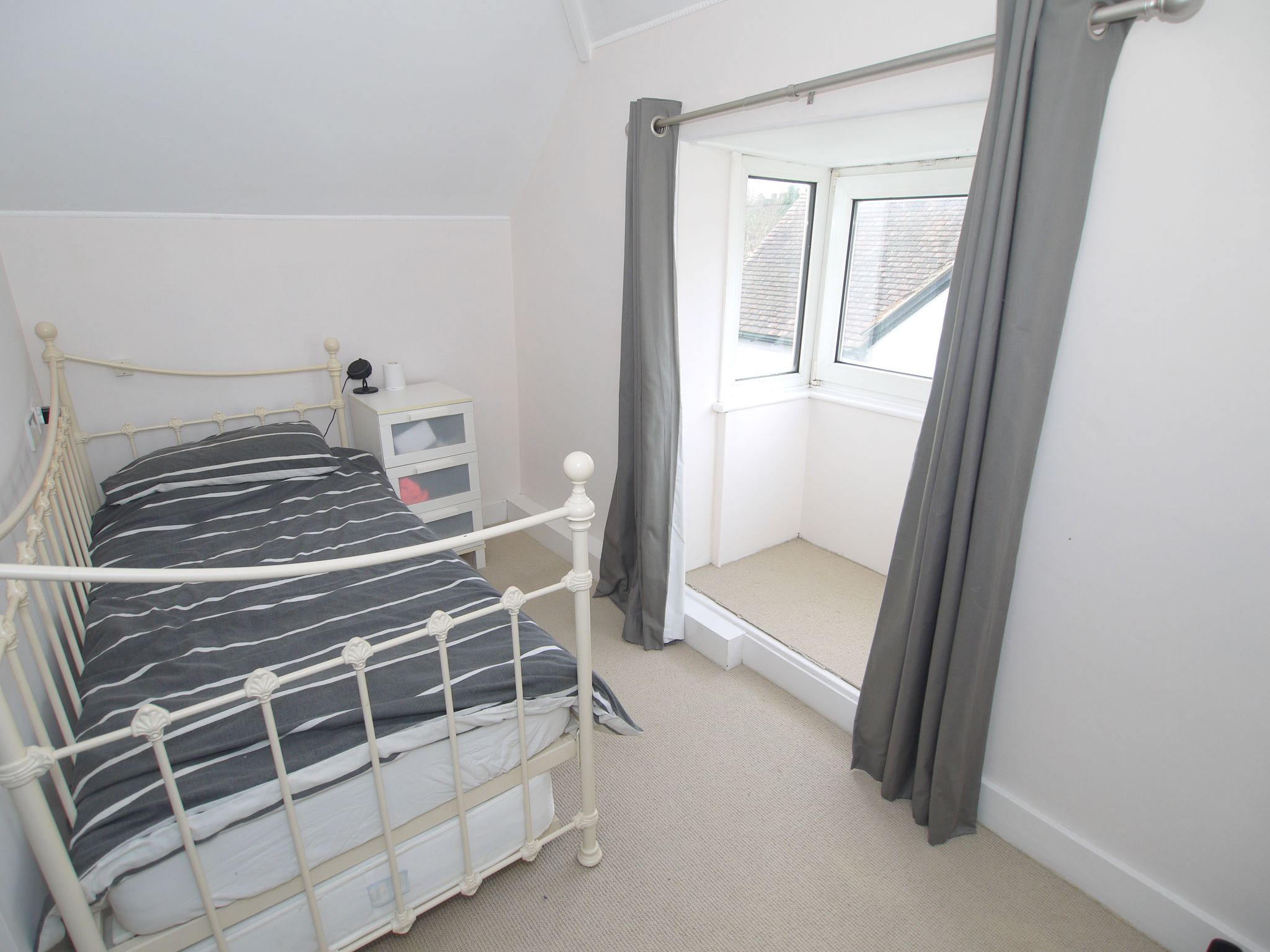 4 bedroom detached house Sold in Sevenoaks - Photograph 5