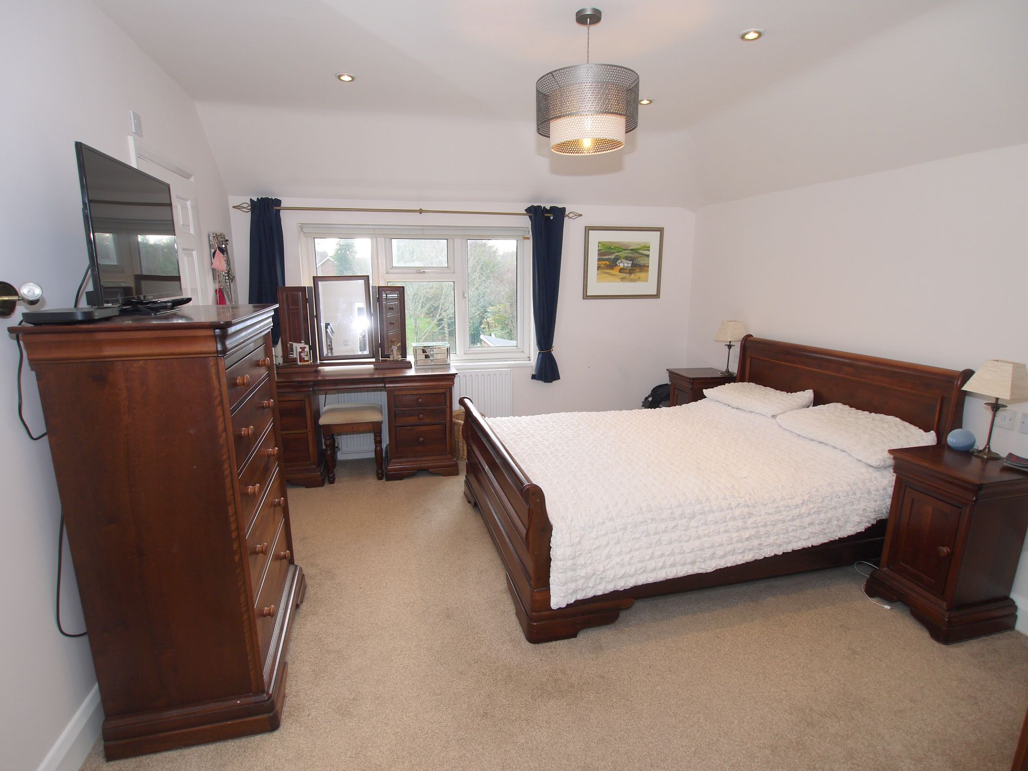 4 bedroom detached house Sold in Sevenoaks - Photograph 7