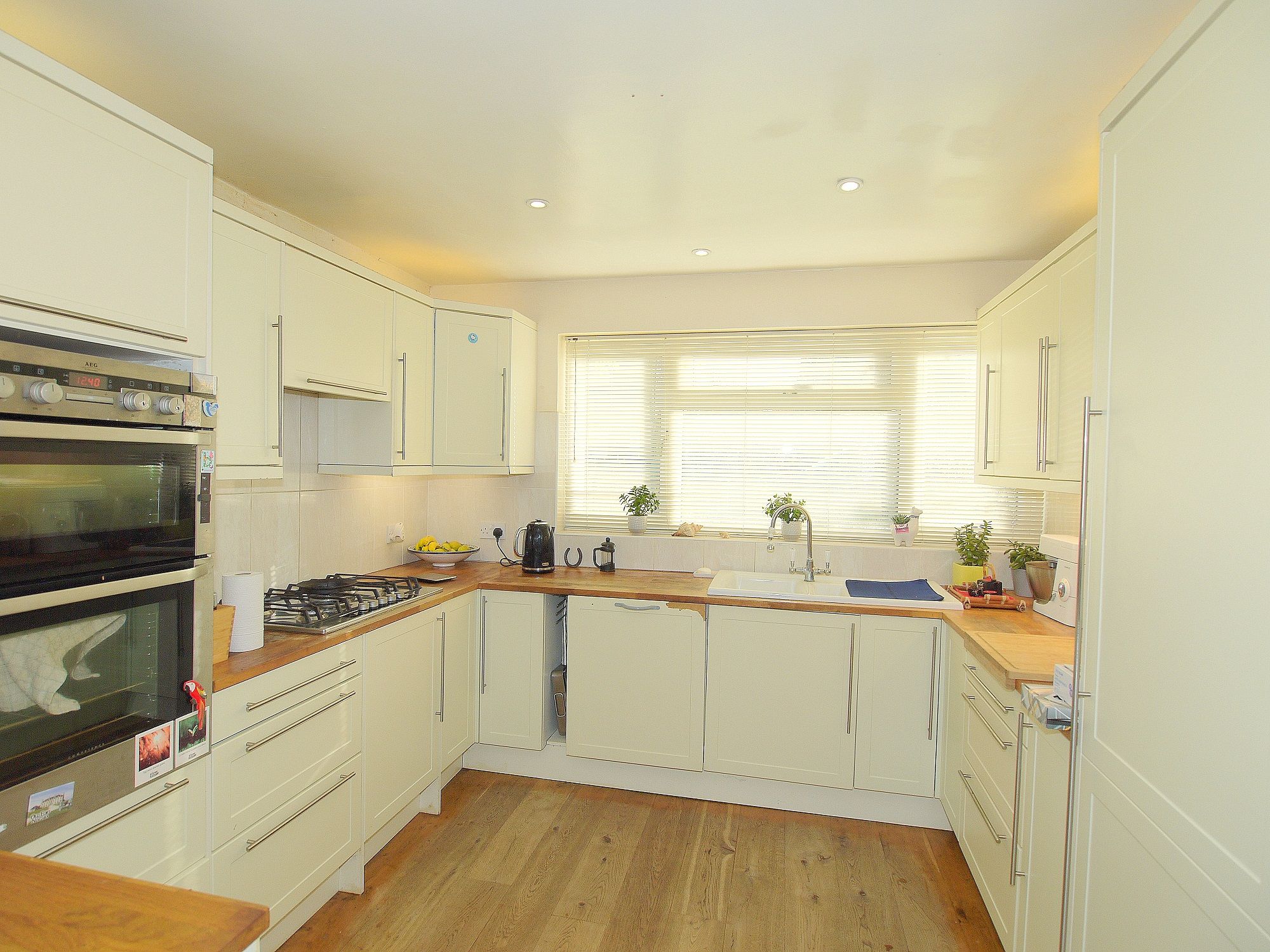 3 bedroom semi-detached house Sold in Sevenoaks - Photograph 2
