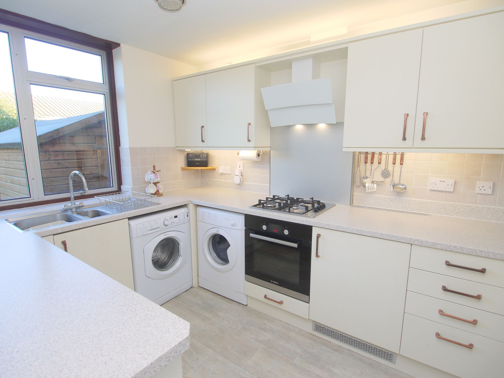 4 bedroom detached house Sold in Sevenoaks - Photograph 7