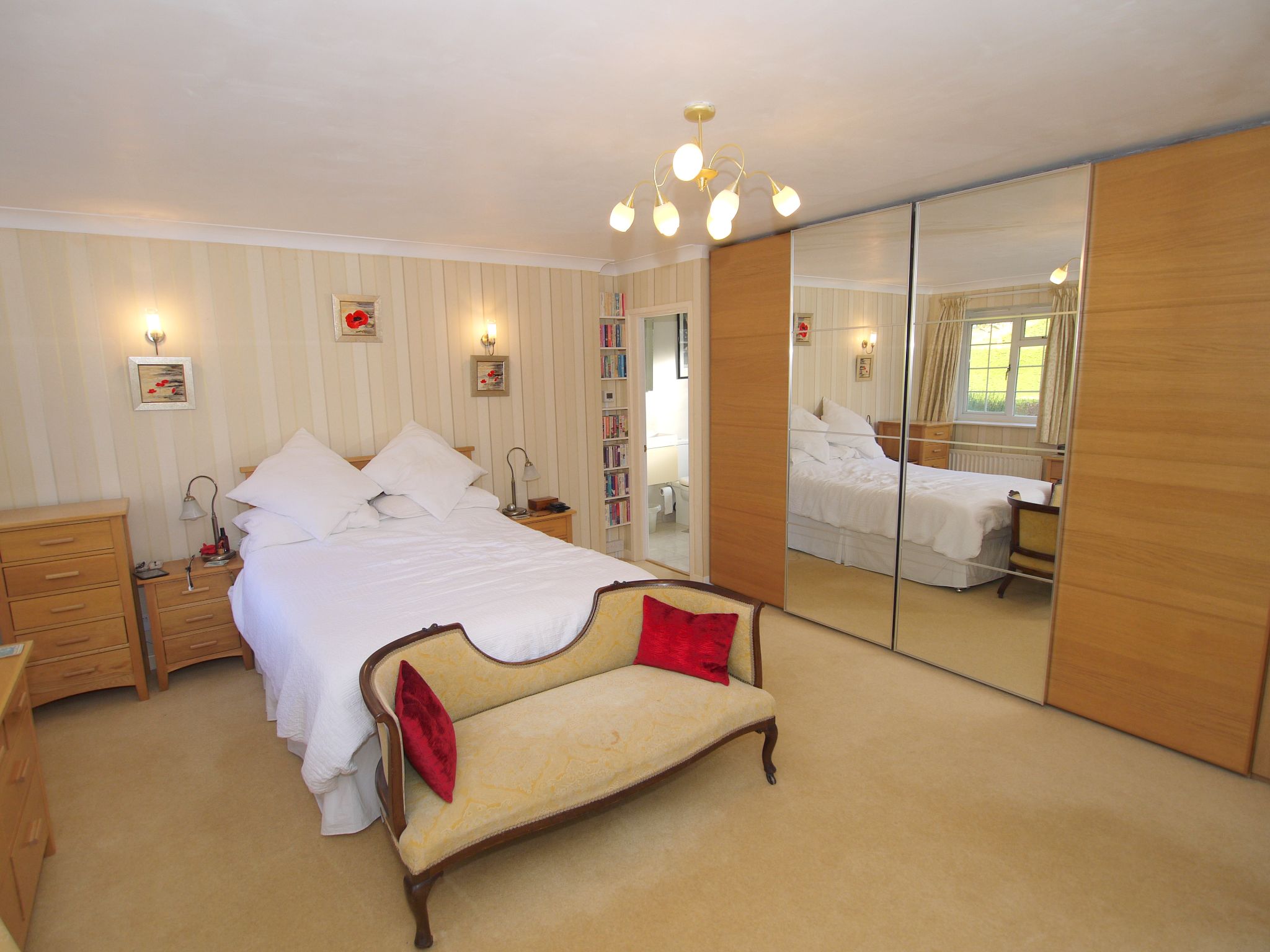 4 bedroom detached house Sold in Sevenoaks - Photograph 11
