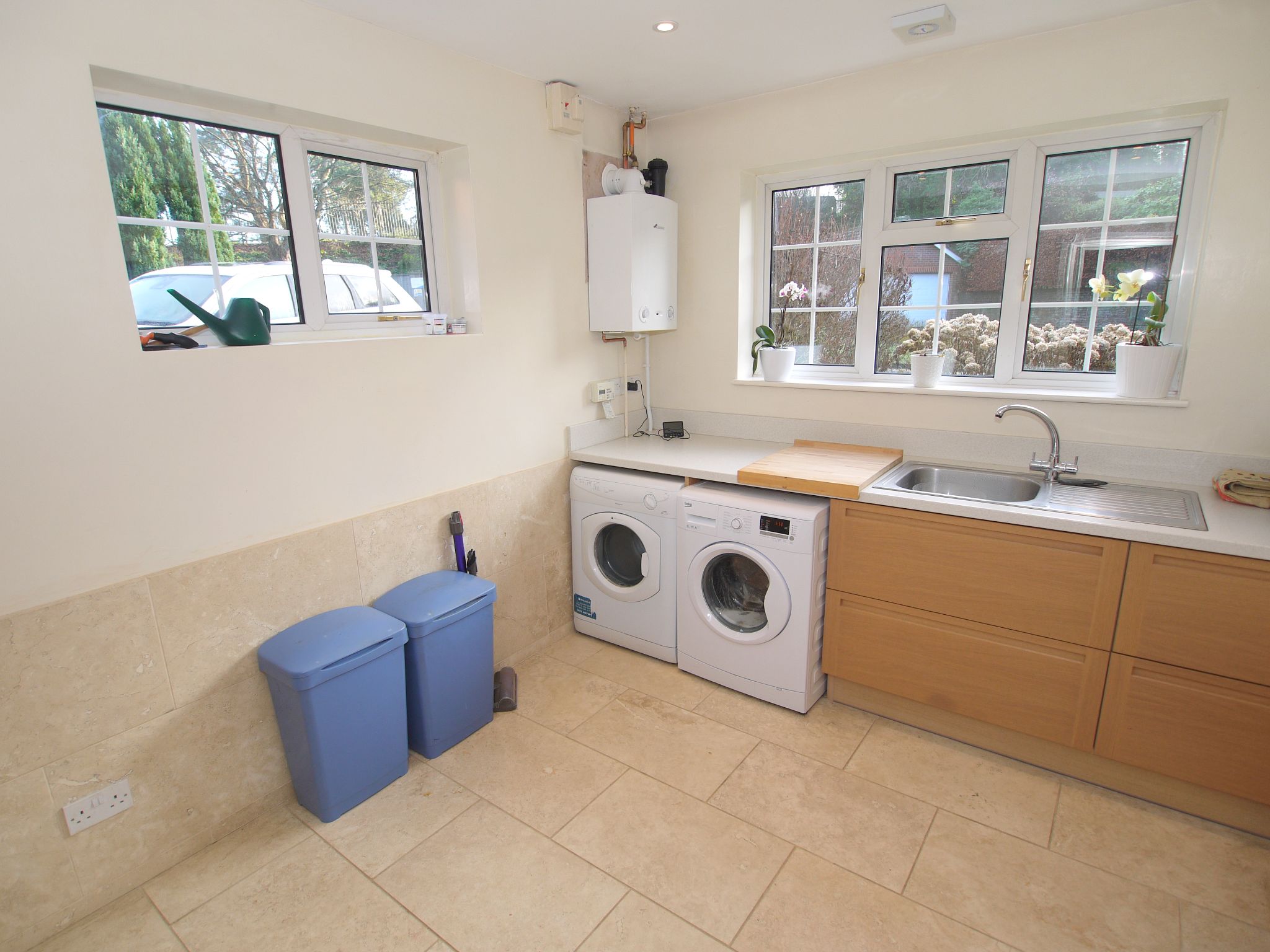 4 bedroom detached house Sold in Sevenoaks - Photograph 3