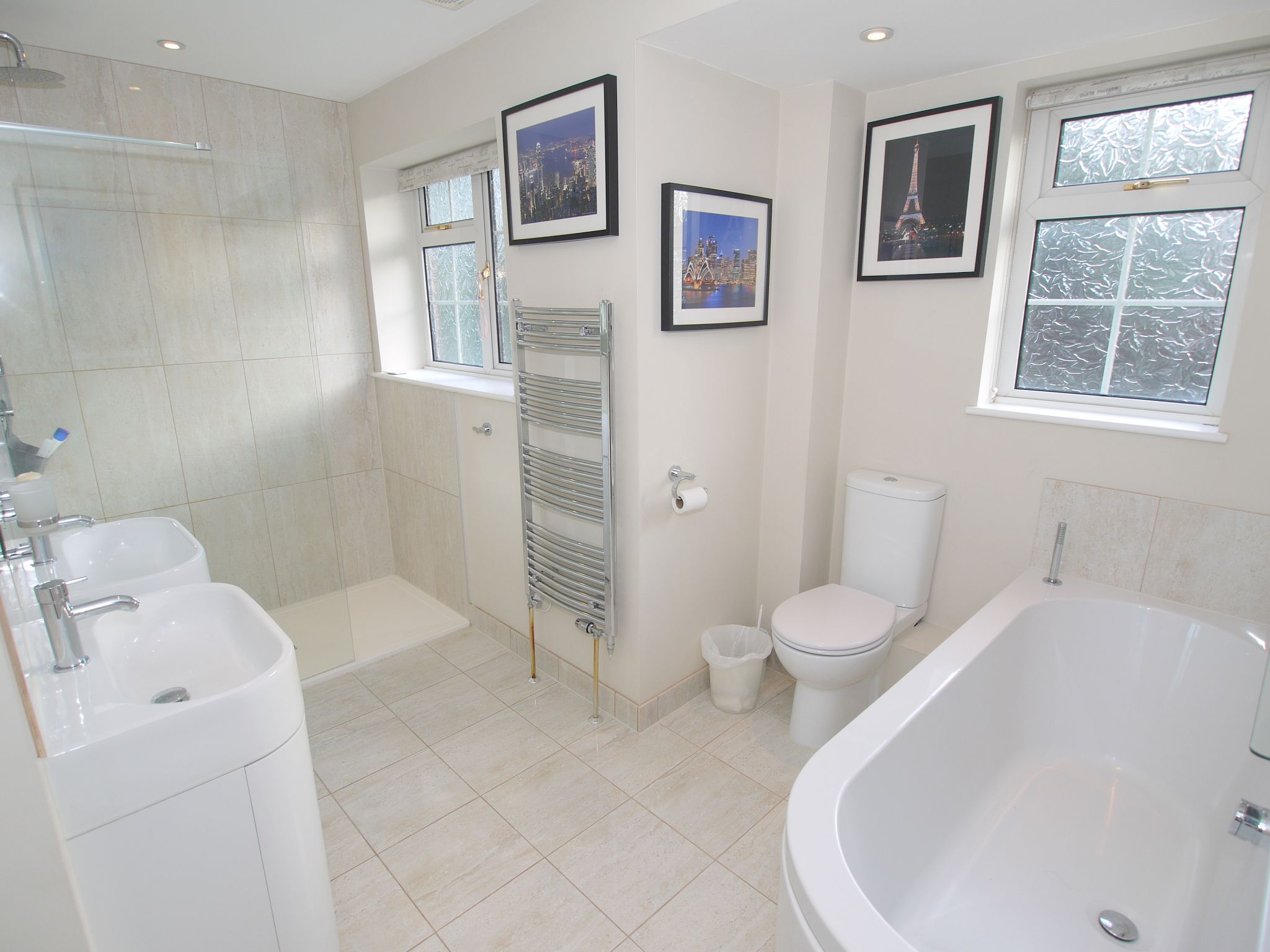 4 bedroom detached house Sold in Sevenoaks - Photograph 10