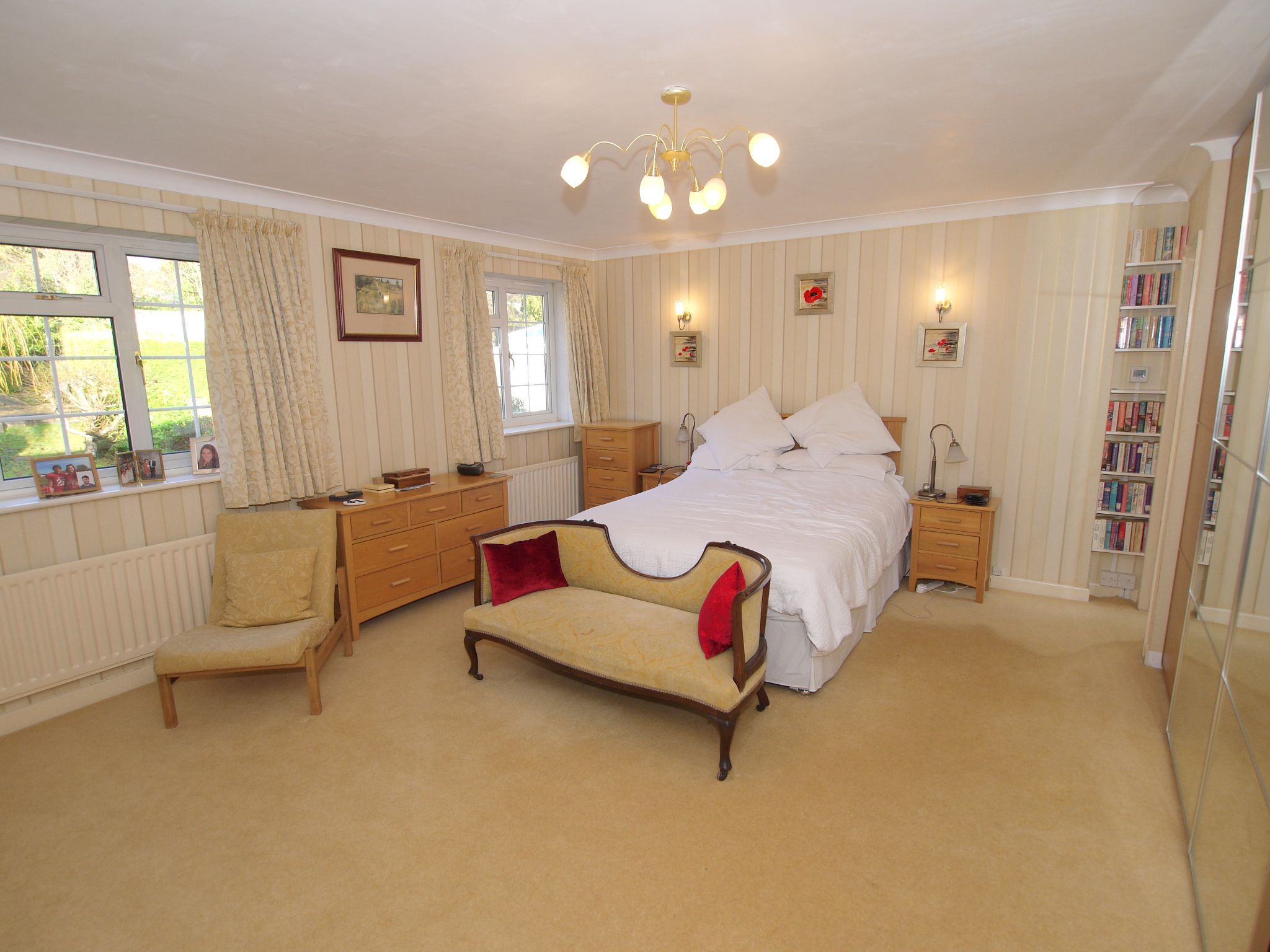 4 bedroom detached house Sold in Sevenoaks - Photograph 10