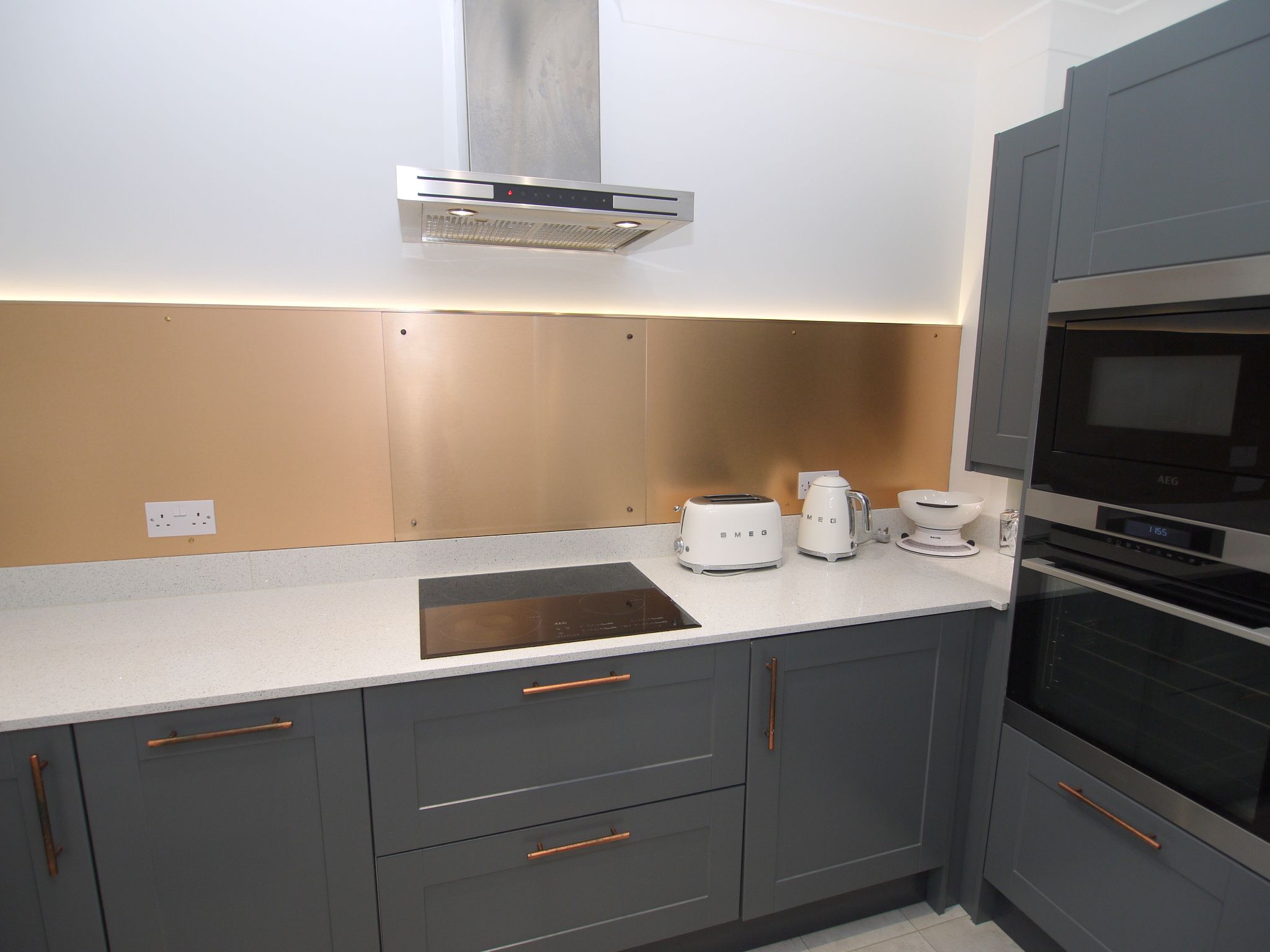 2 bedroom apartment SSTC in Sevenoaks - Photograph 2