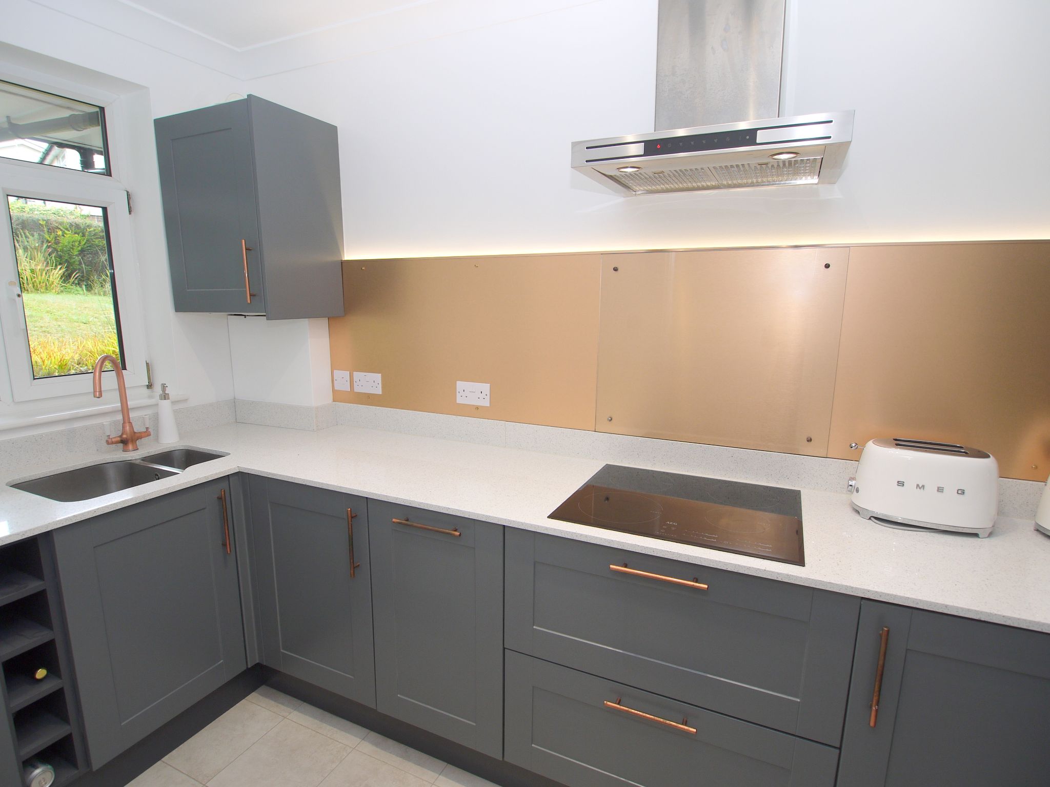 2 bedroom apartment SSTC in Sevenoaks - Photograph 1