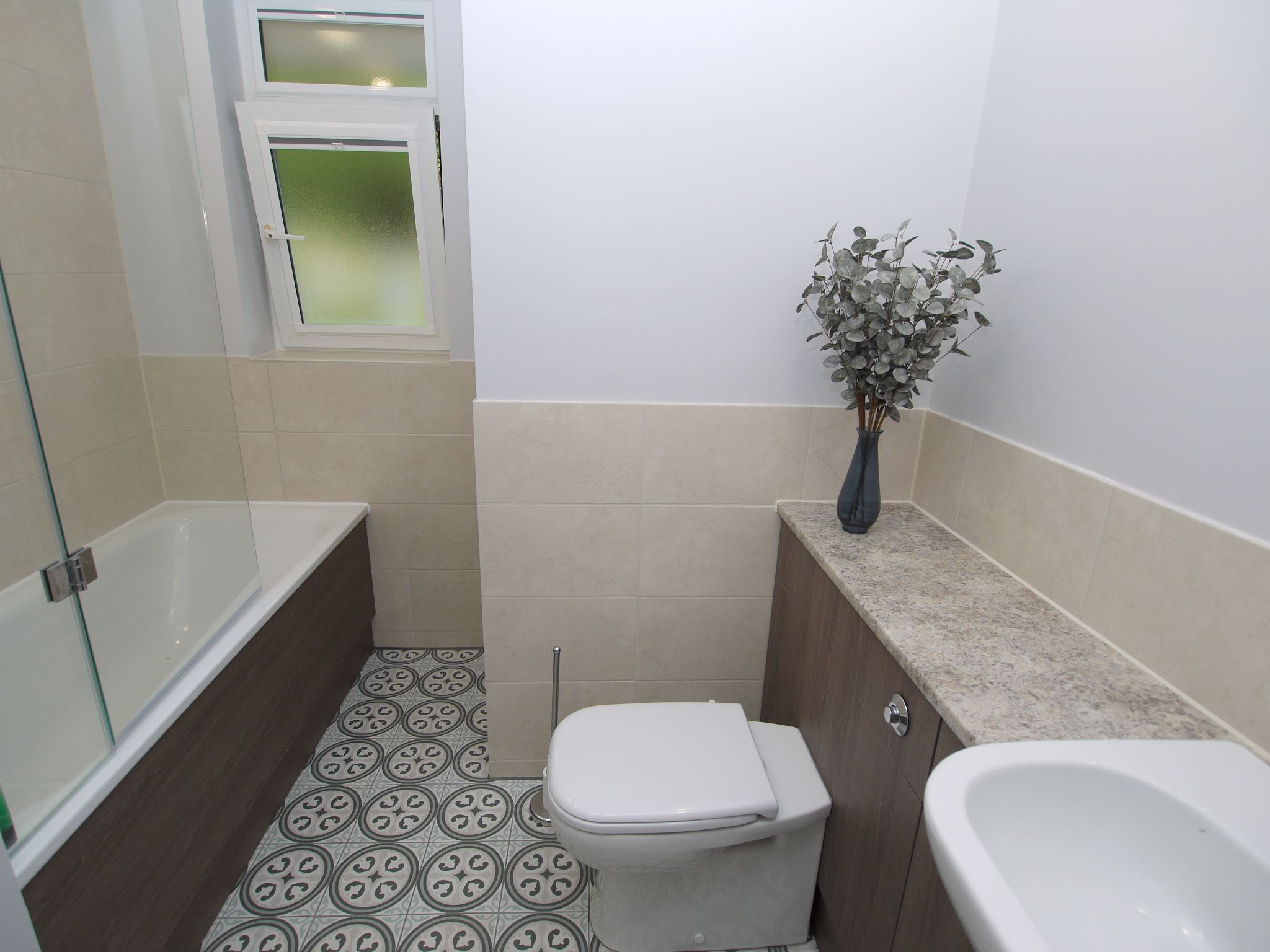 2 bedroom apartment SSTC in Sevenoaks - Photograph 3
