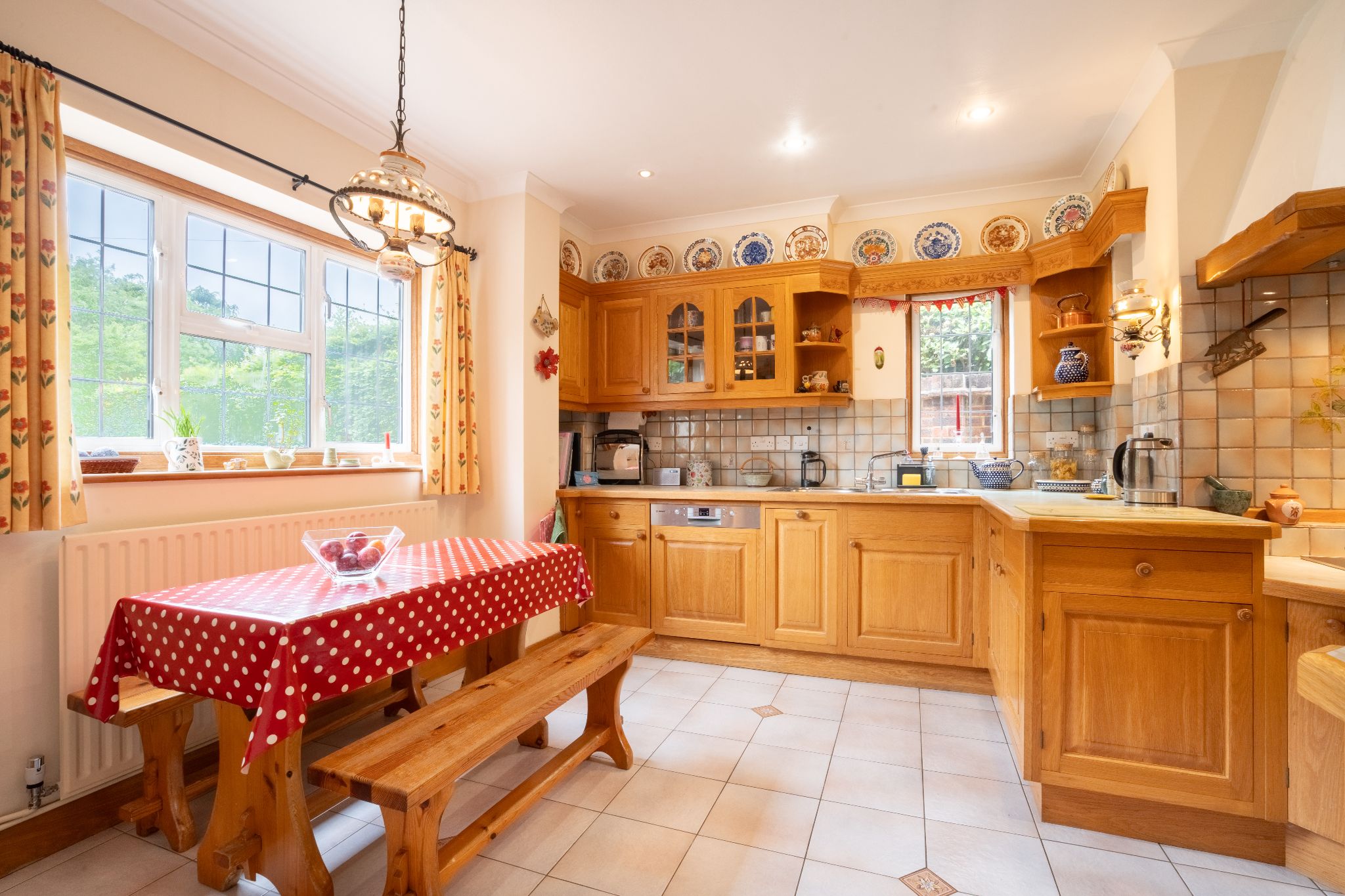 5 bedroom detached house For Sale in Sevenoaks - Photograph 7