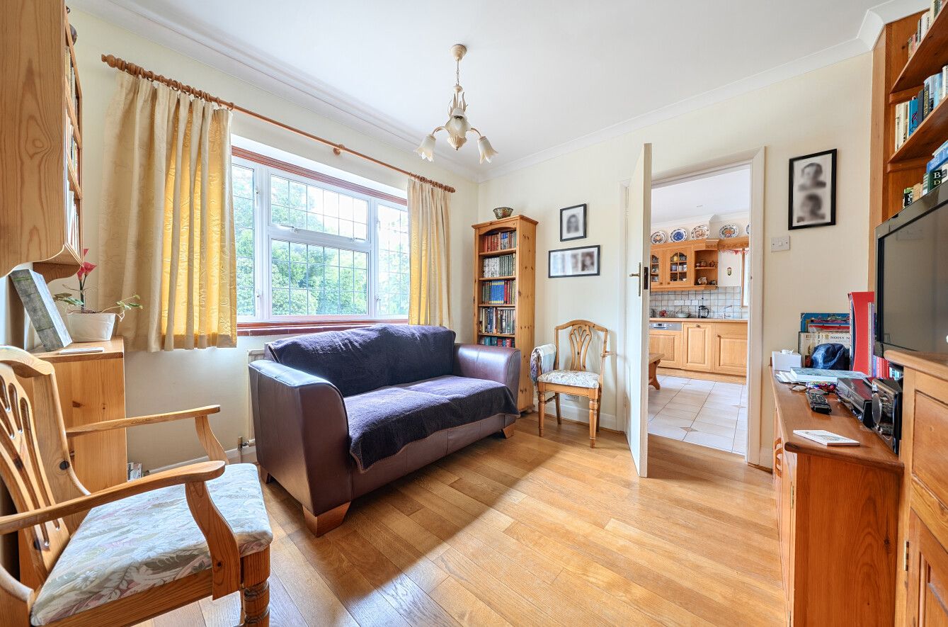 5 bedroom detached house For Sale in Sevenoaks - Photograph 8