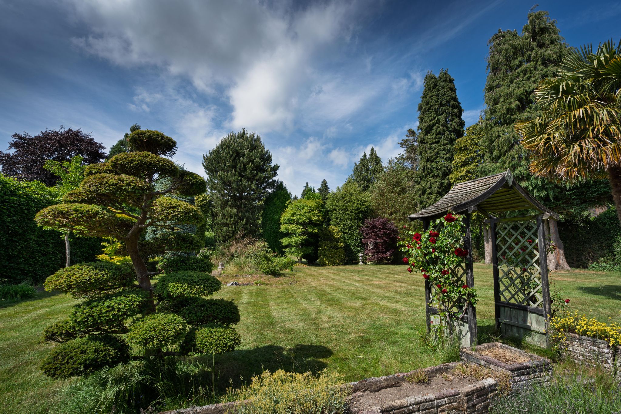 5 bedroom detached house For Sale in Sevenoaks - Photograph 4