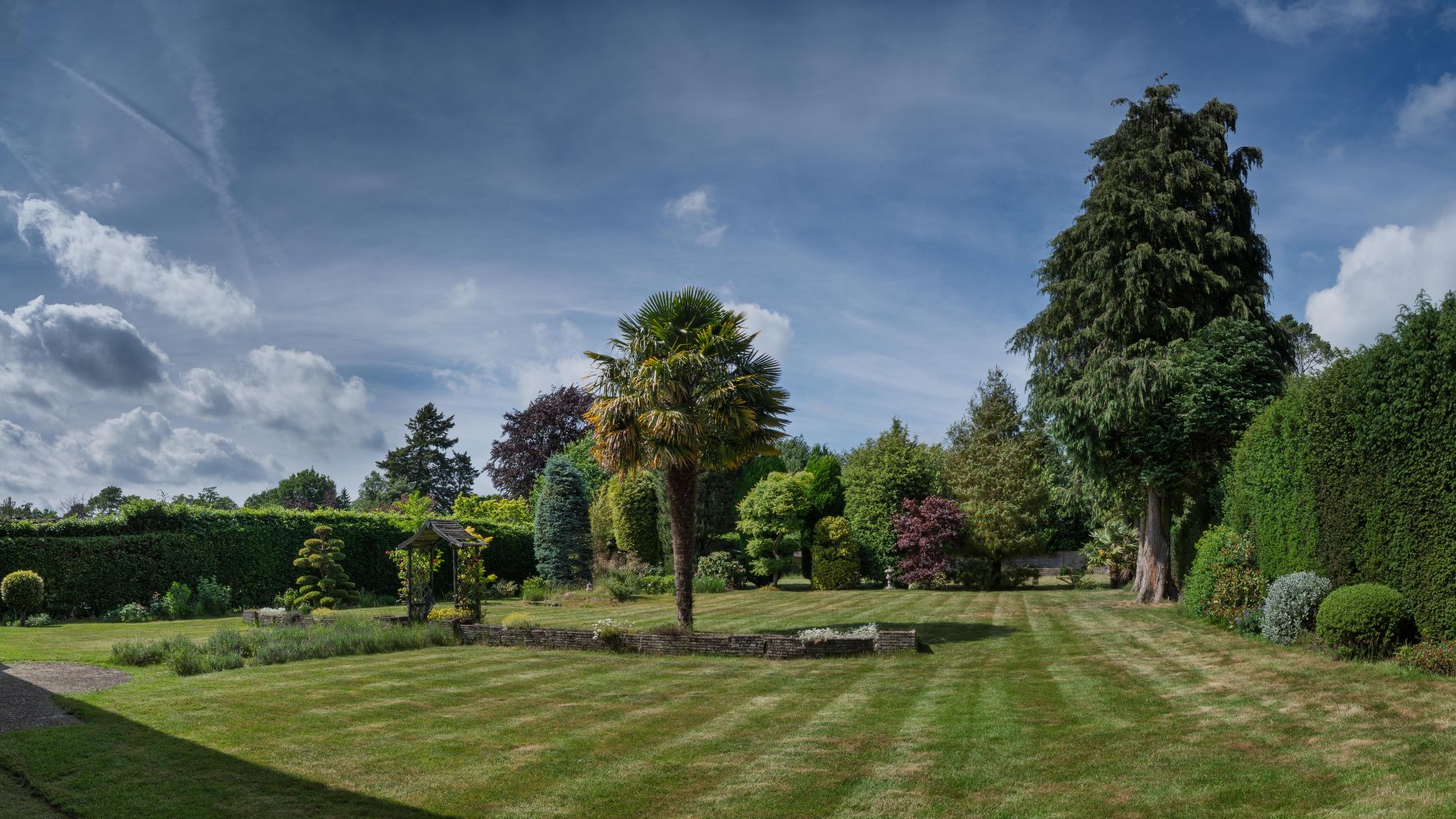 5 bedroom detached house For Sale in Sevenoaks - Photograph 16