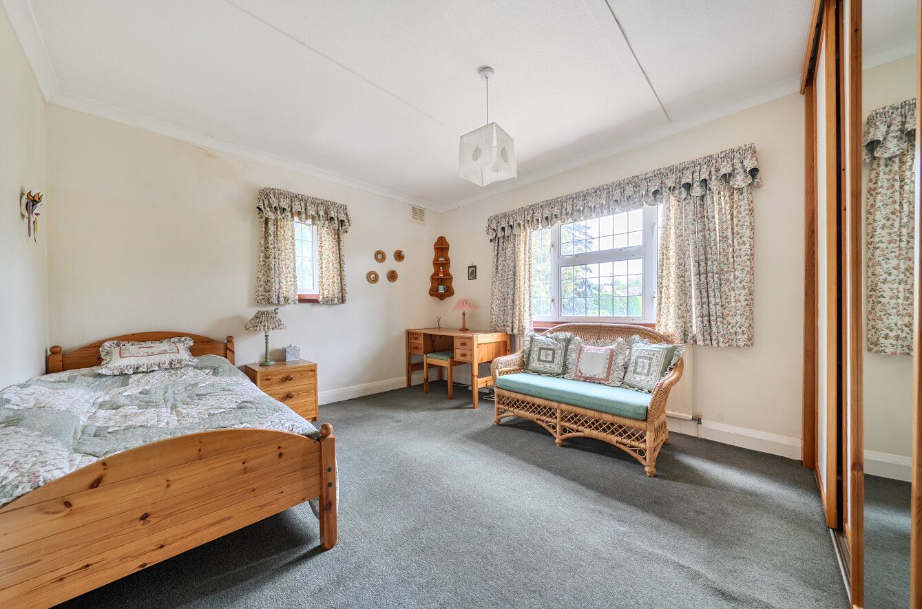 5 bedroom detached house For Sale in Sevenoaks - Photograph 11
