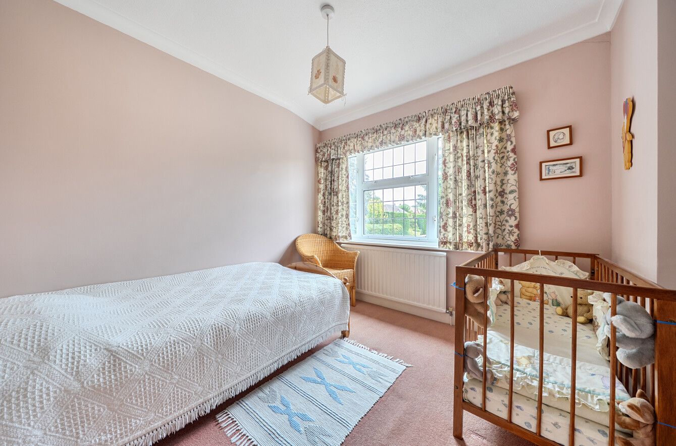 5 bedroom detached house For Sale in Sevenoaks - Photograph 12