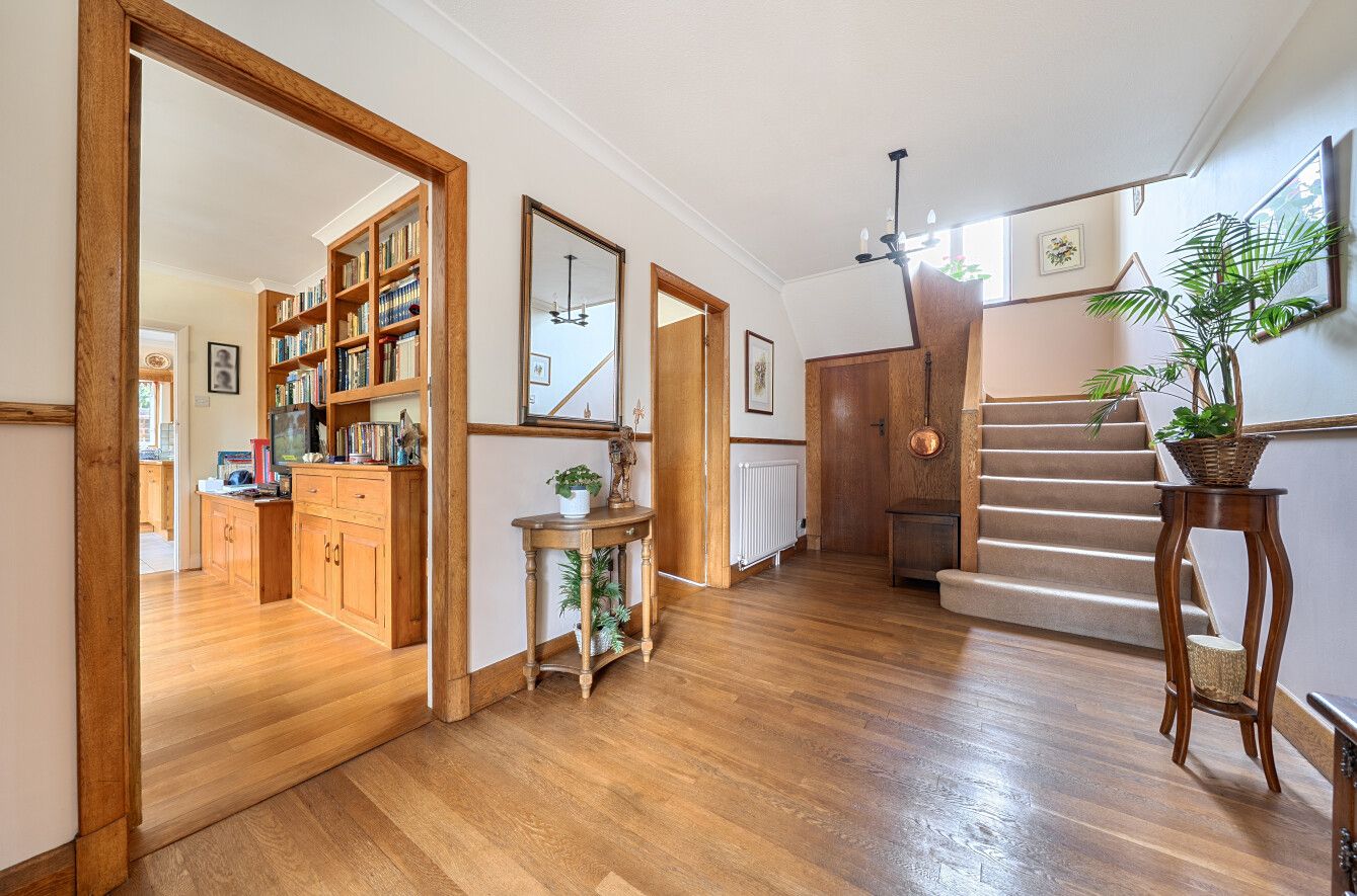 5 bedroom detached house For Sale in Sevenoaks - Photograph 5