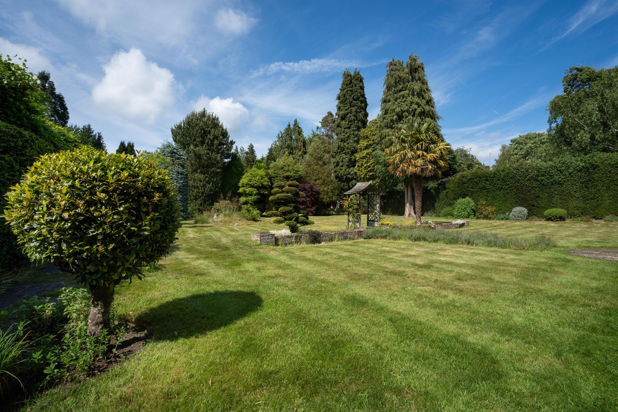 5 bedroom detached house For Sale in Sevenoaks - Photograph 15