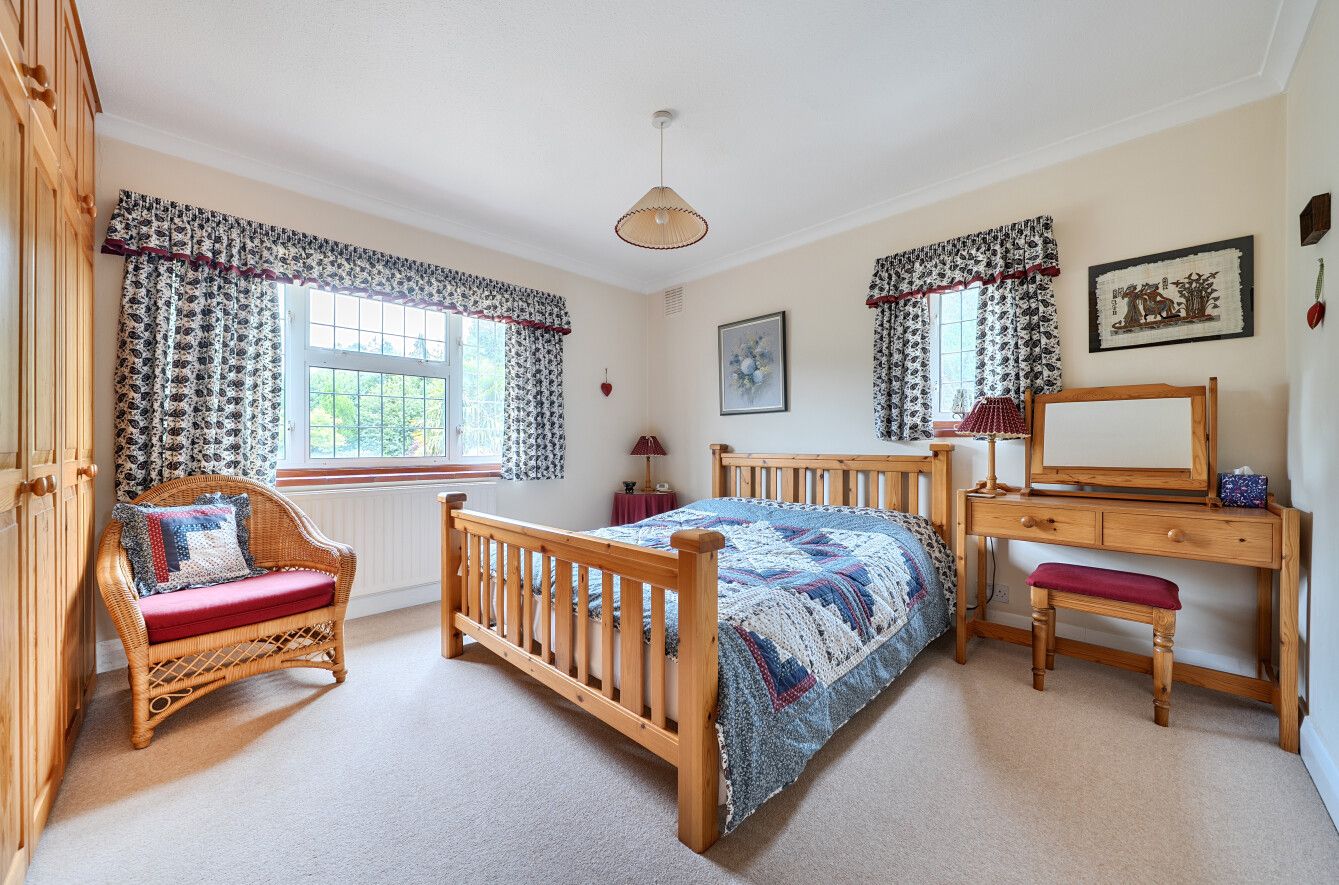 5 bedroom detached house For Sale in Sevenoaks - Photograph 10