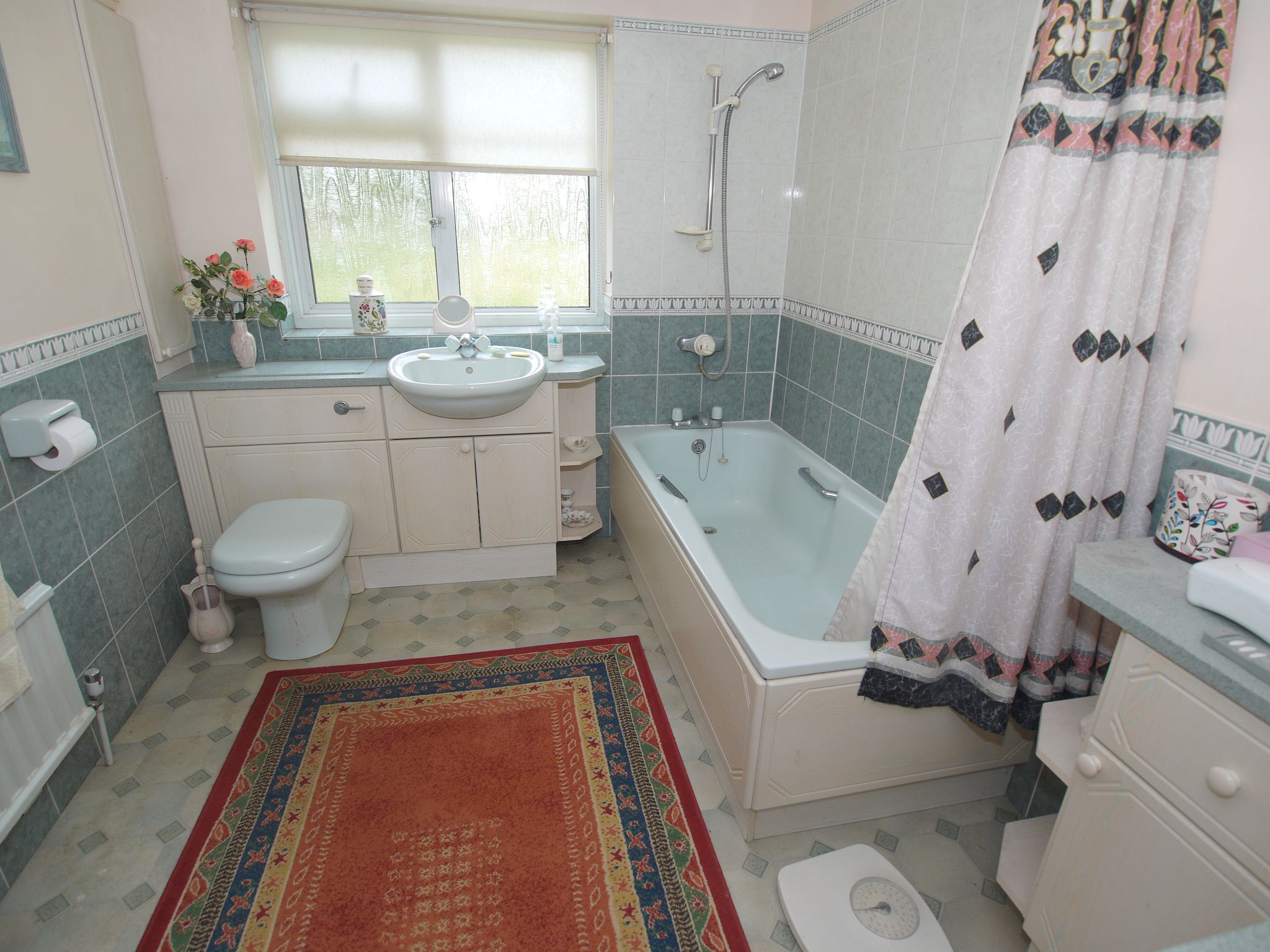 4 bedroom detached house Sold in Sevenoaks - Photograph 2