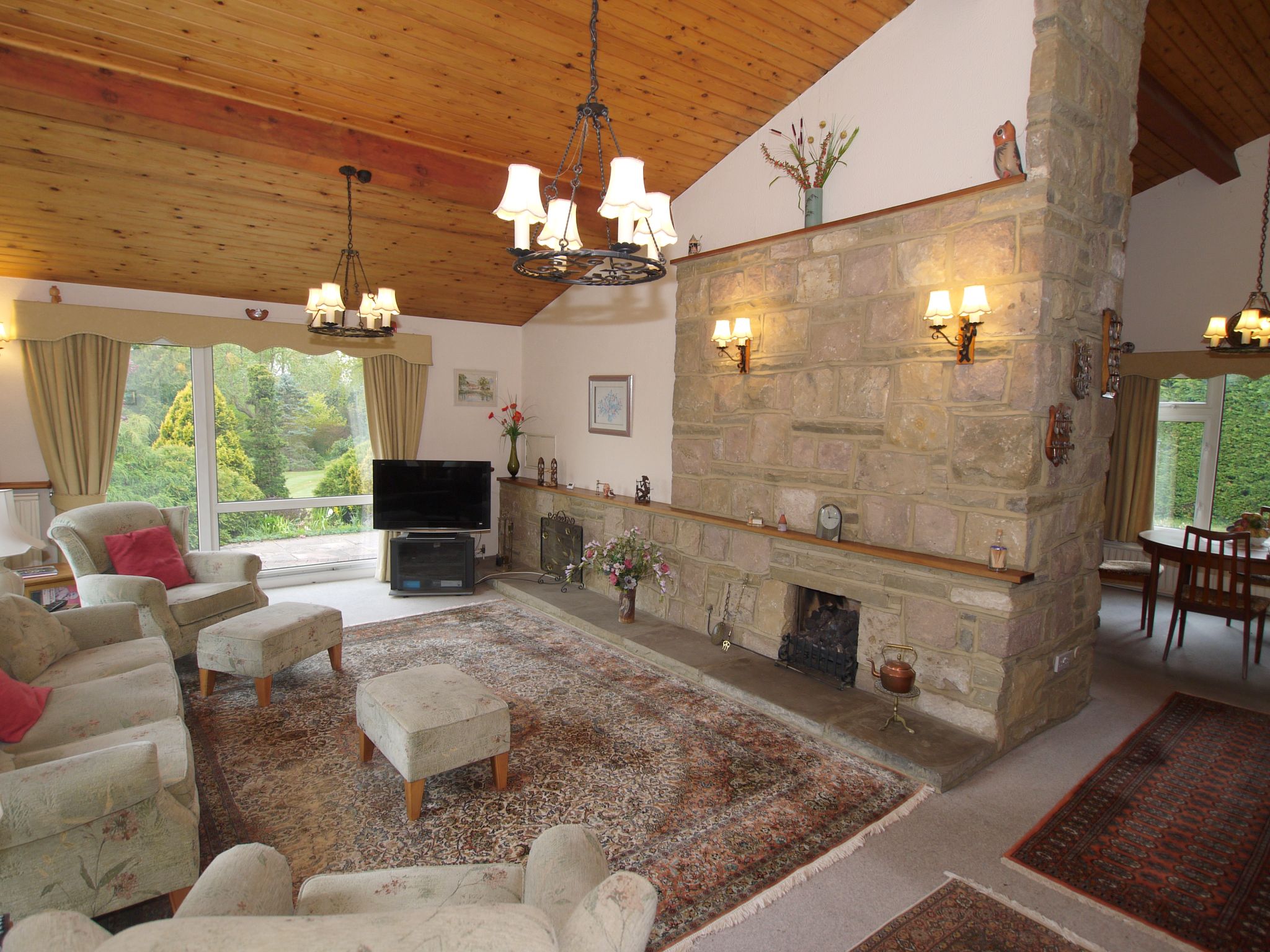 4 bedroom detached house Sold in Sevenoaks - Photograph 4