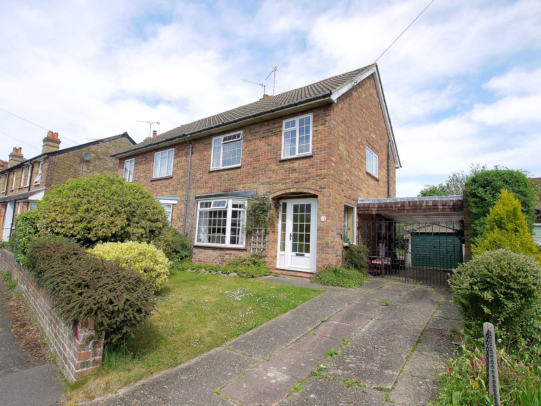 3 bedroom semi-detached house Sold in Sevenoaks - Photograph 1