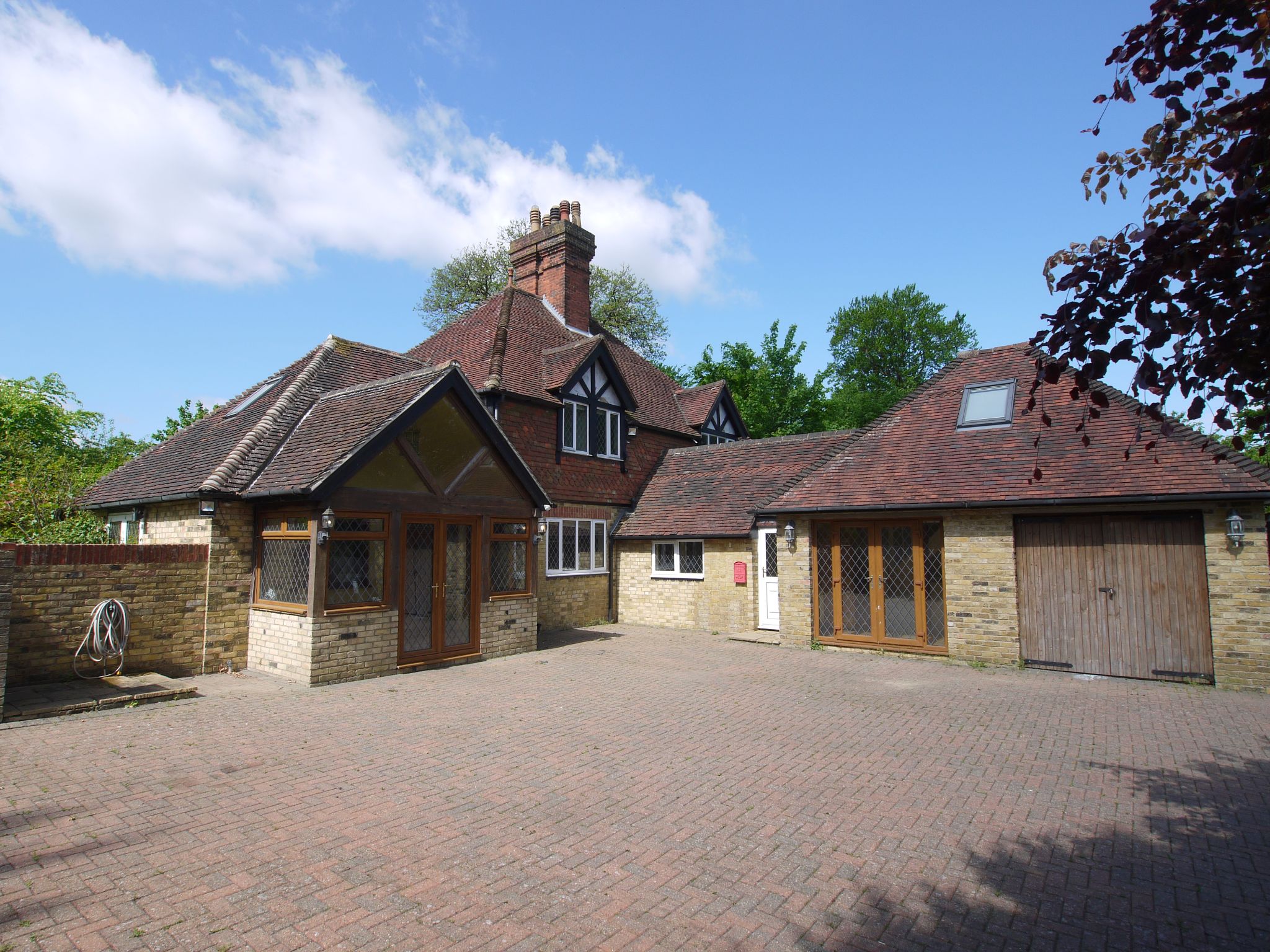 5 bedroom detached house Sold in Sevenoaks - Photograph 1
