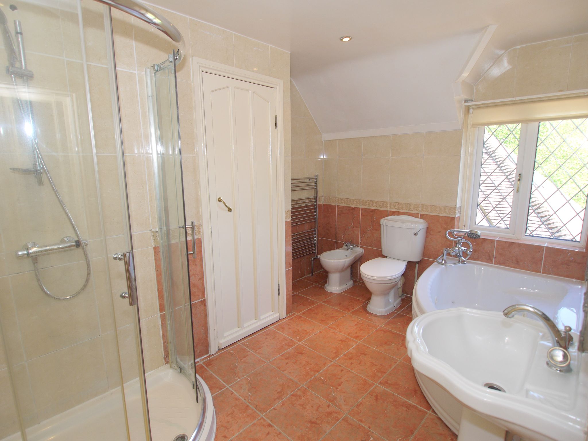 5 bedroom detached house Sold in Sevenoaks - Photograph 15