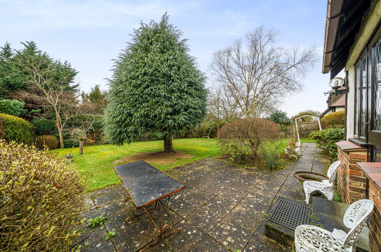 5 bedroom detached house Sold in Sevenoaks - Photograph 9