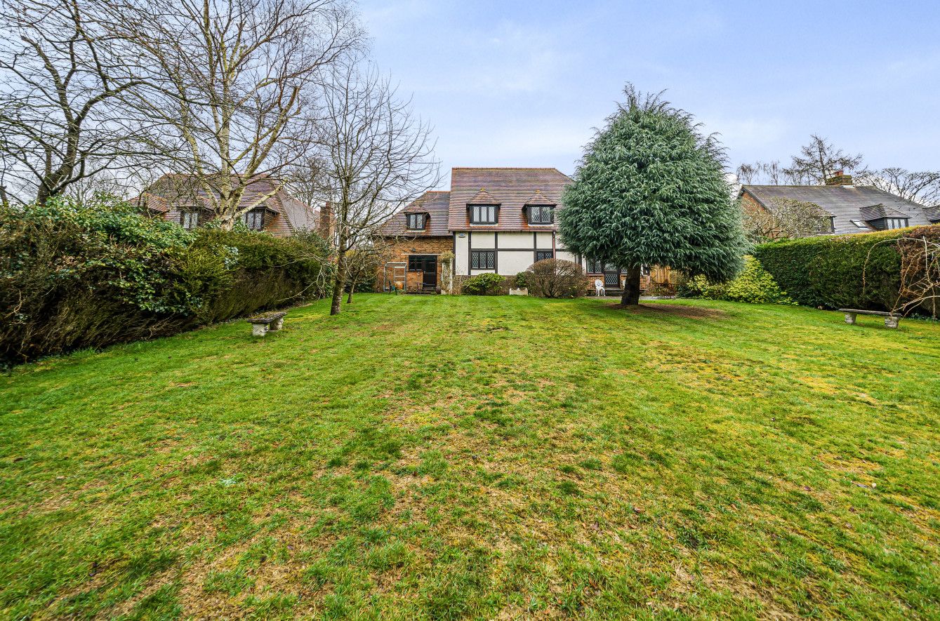 5 bedroom detached house Sold in Sevenoaks - Photograph 10