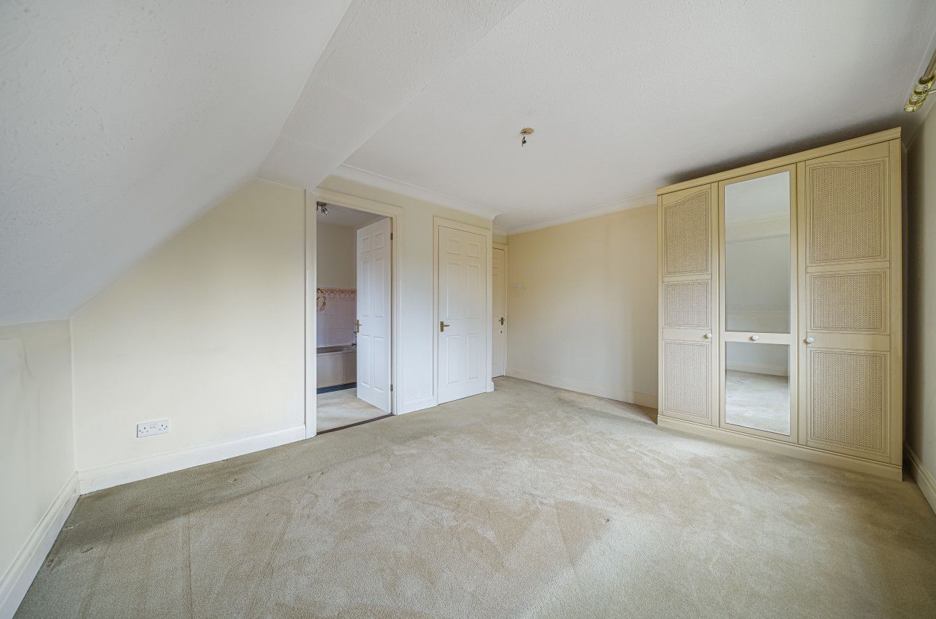 5 bedroom detached house Sold in Sevenoaks - Photograph 7