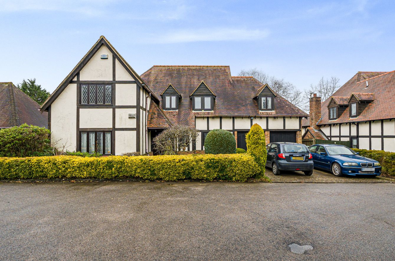5 bedroom detached house Sold in Sevenoaks - Photograph 1