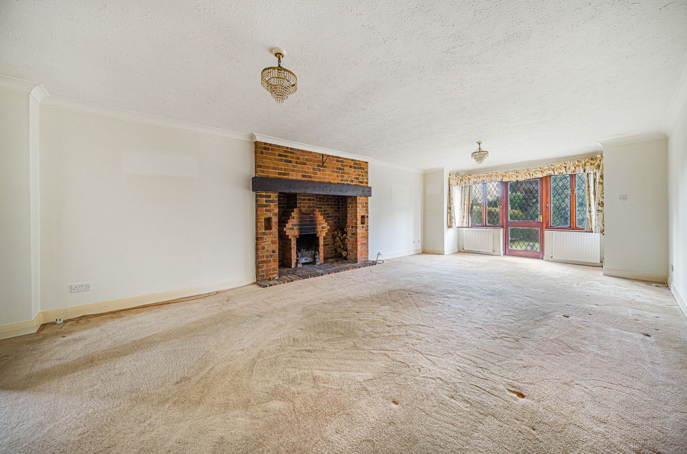 5 bedroom detached house Sold in Sevenoaks - Photograph 2