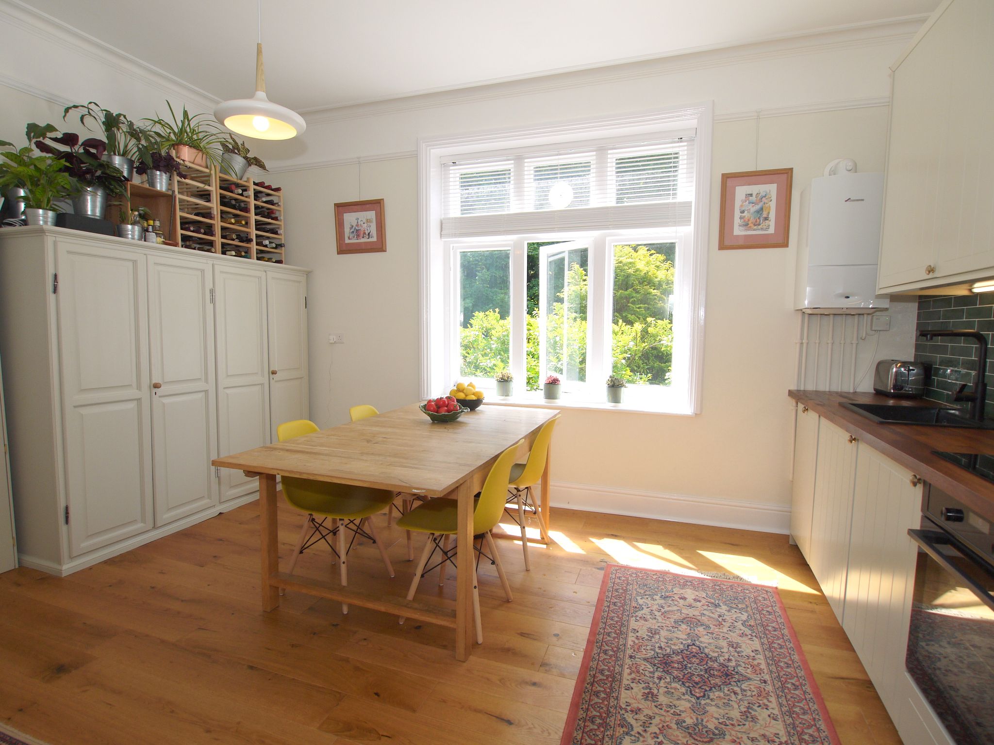 2 bedroom apartment For Sale in Sevenoaks - Photograph 3