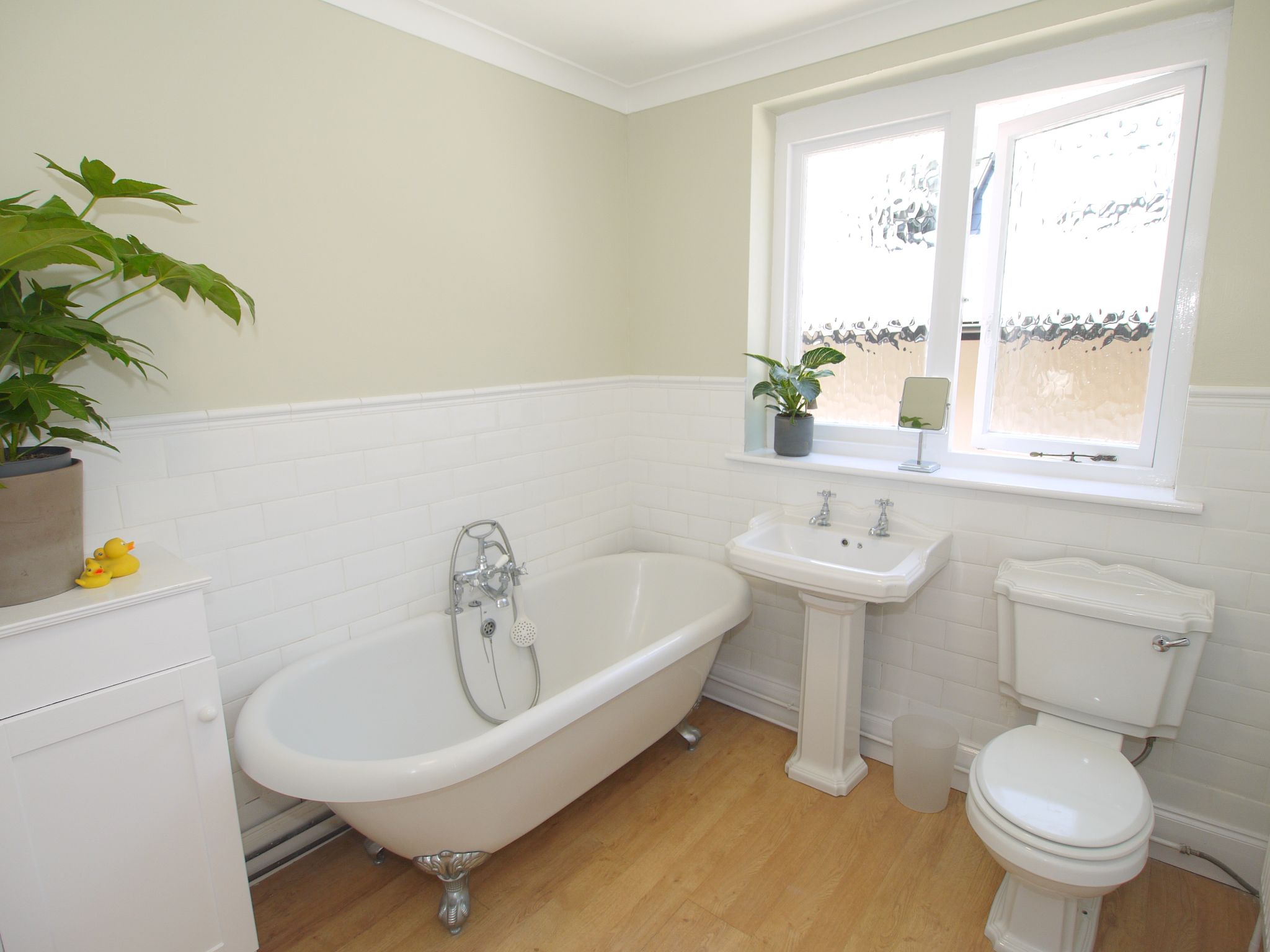 2 bedroom apartment For Sale in Sevenoaks - Photograph 4
