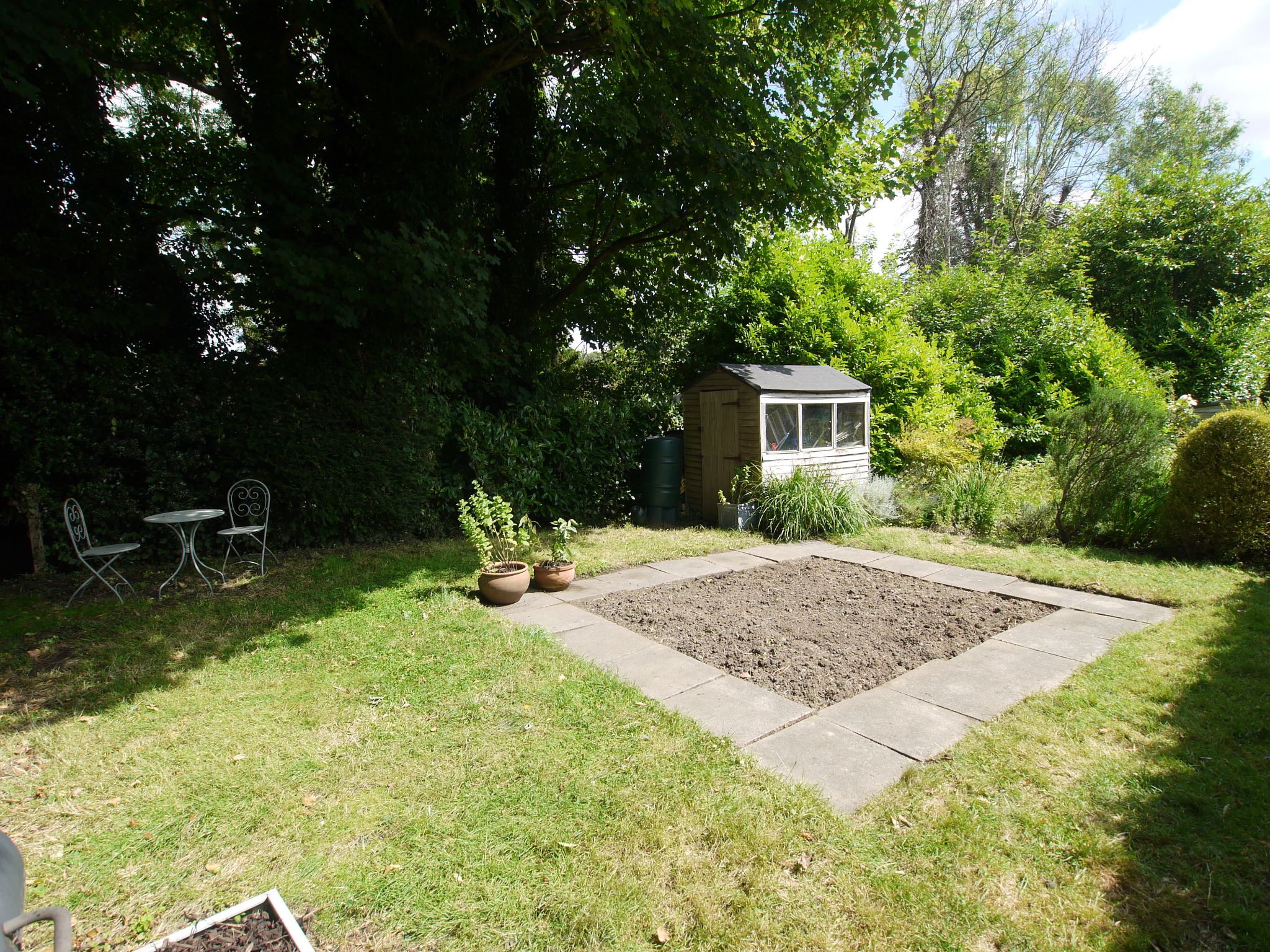2 bedroom apartment For Sale in Sevenoaks - Photograph 9