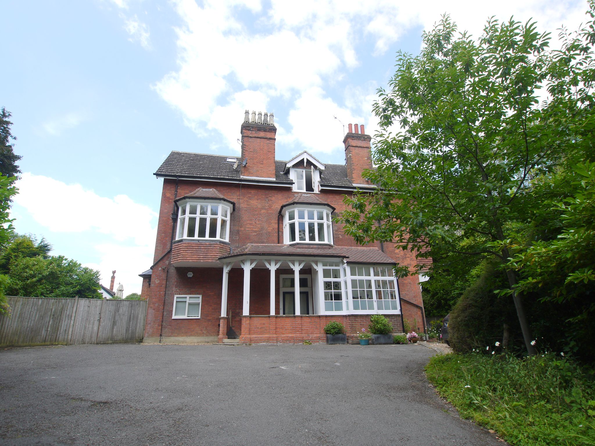 2 bedroom apartment For Sale in Sevenoaks - Photograph 10