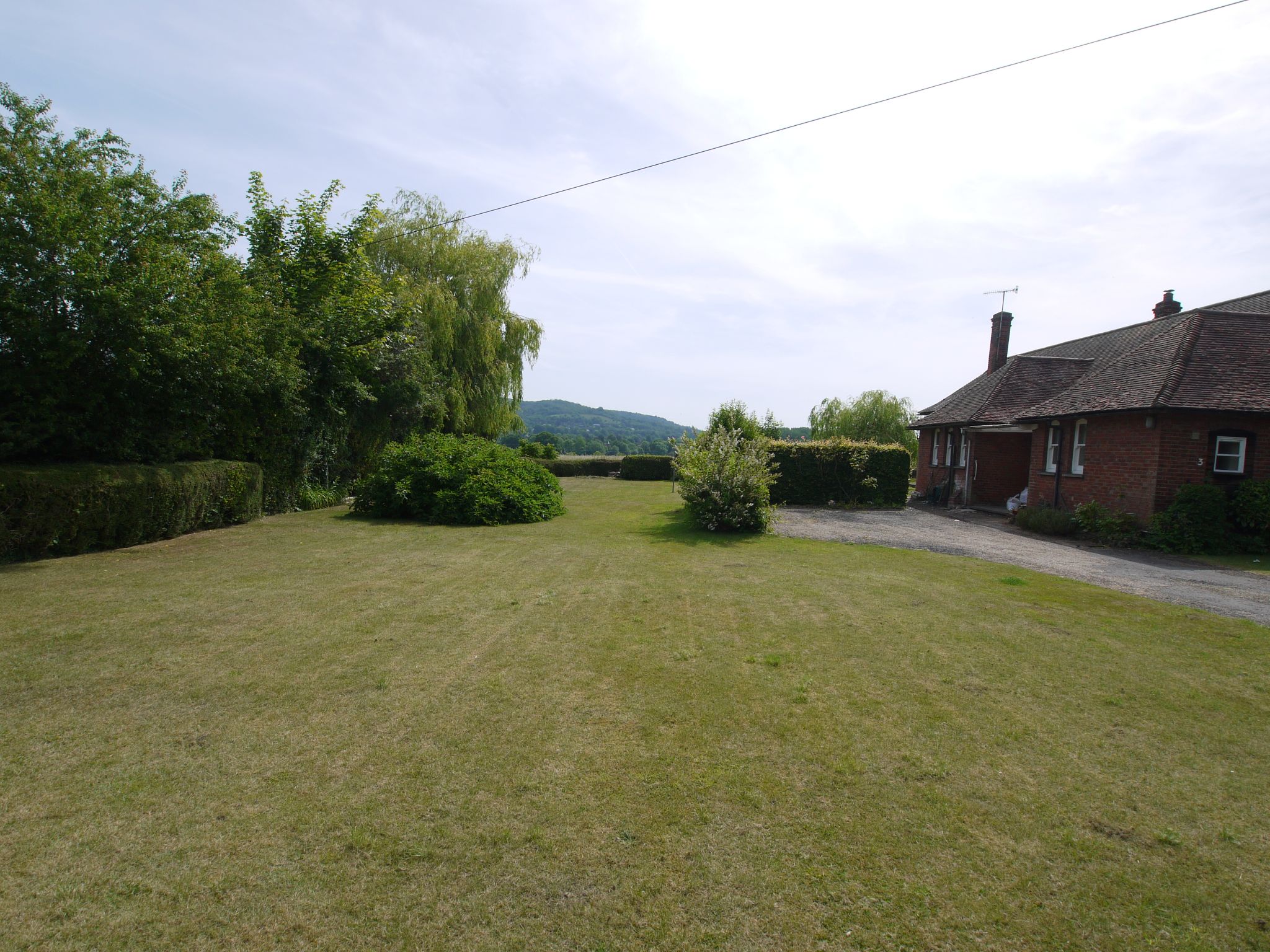 4 bedroom detached bungalow Sold in Sevenoaks - Photograph 5