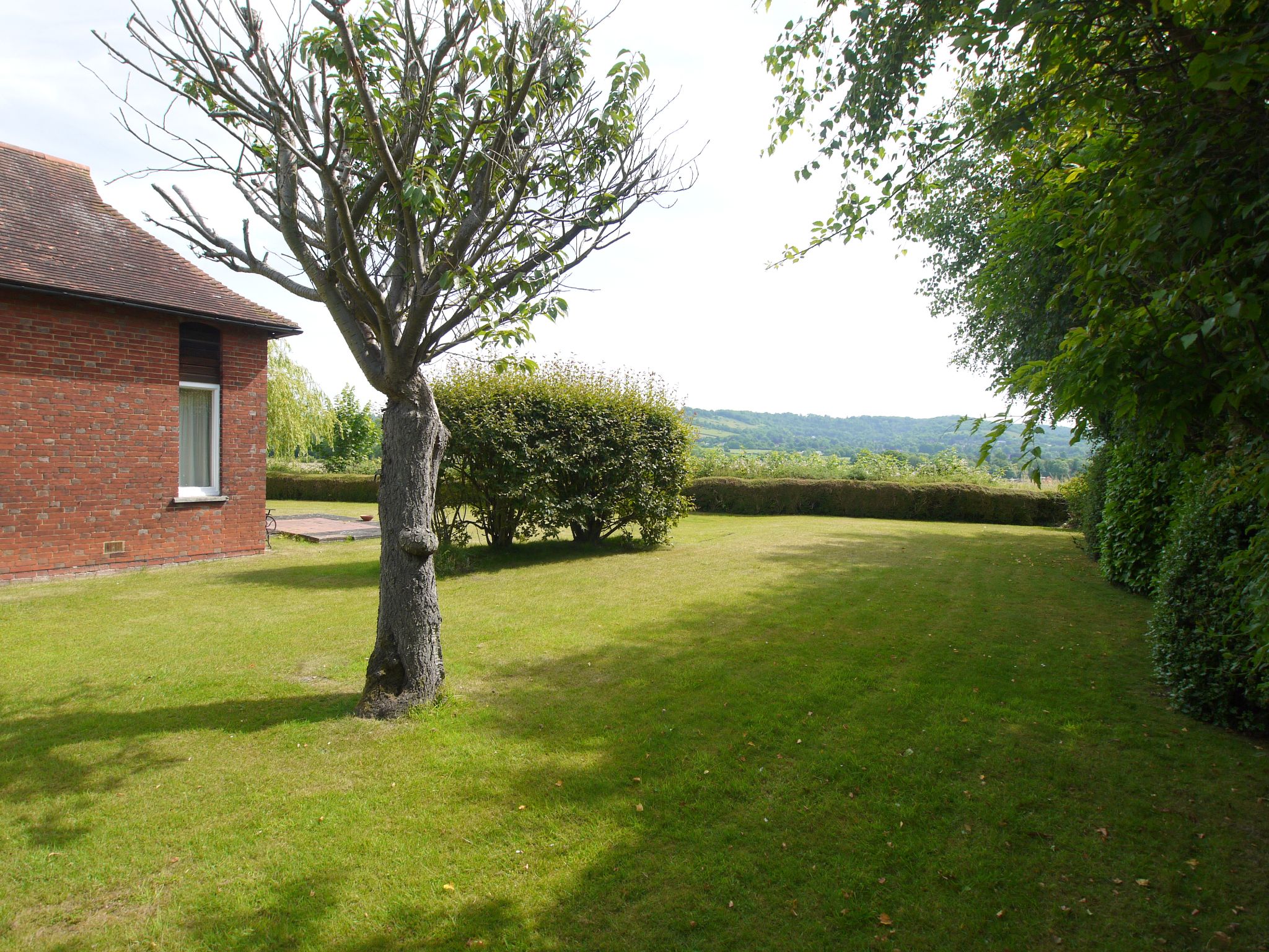 4 bedroom detached bungalow Sold in Sevenoaks - Photograph 6