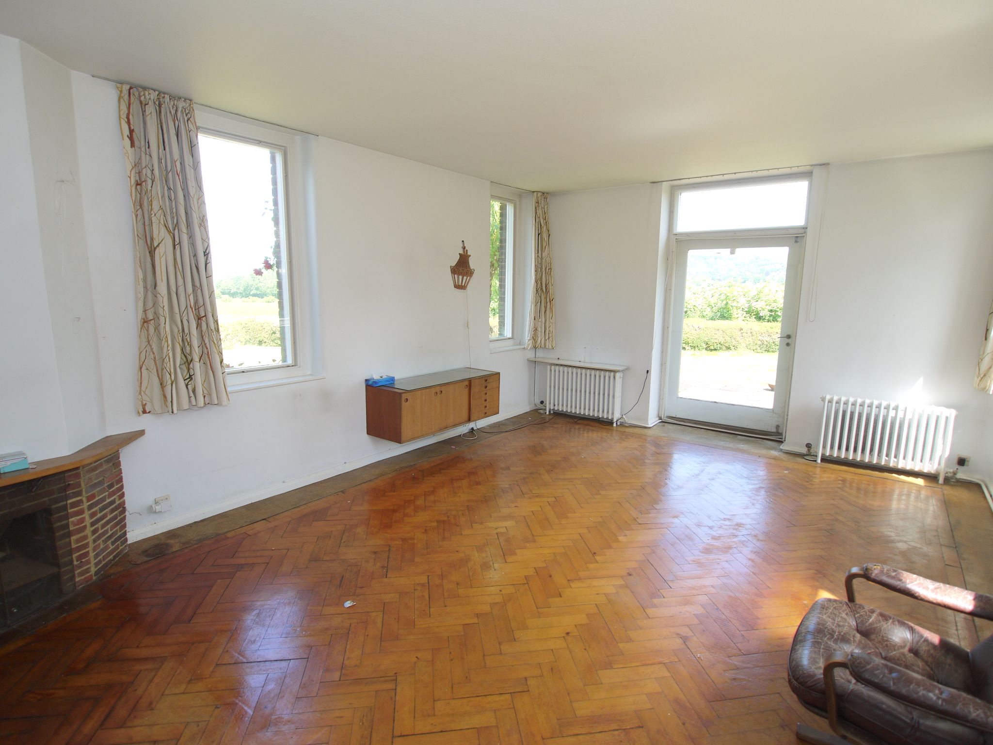 4 bedroom detached bungalow Sold in Sevenoaks - Photograph 10